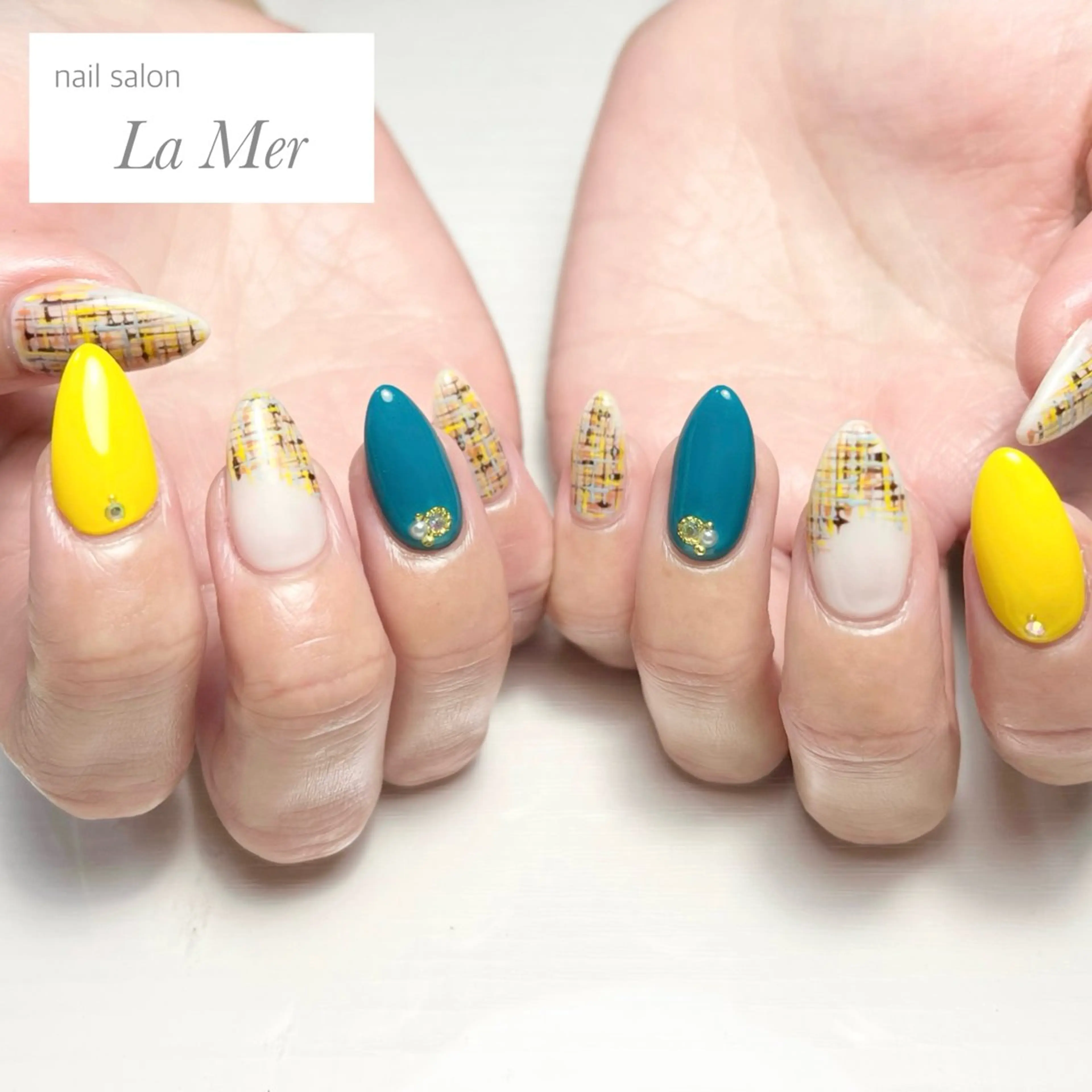 ネイル ブルー カジュアル ロングネイル ツイードネイル 黄色 ハンドネイル nailsalon La Merのネイルデザイン