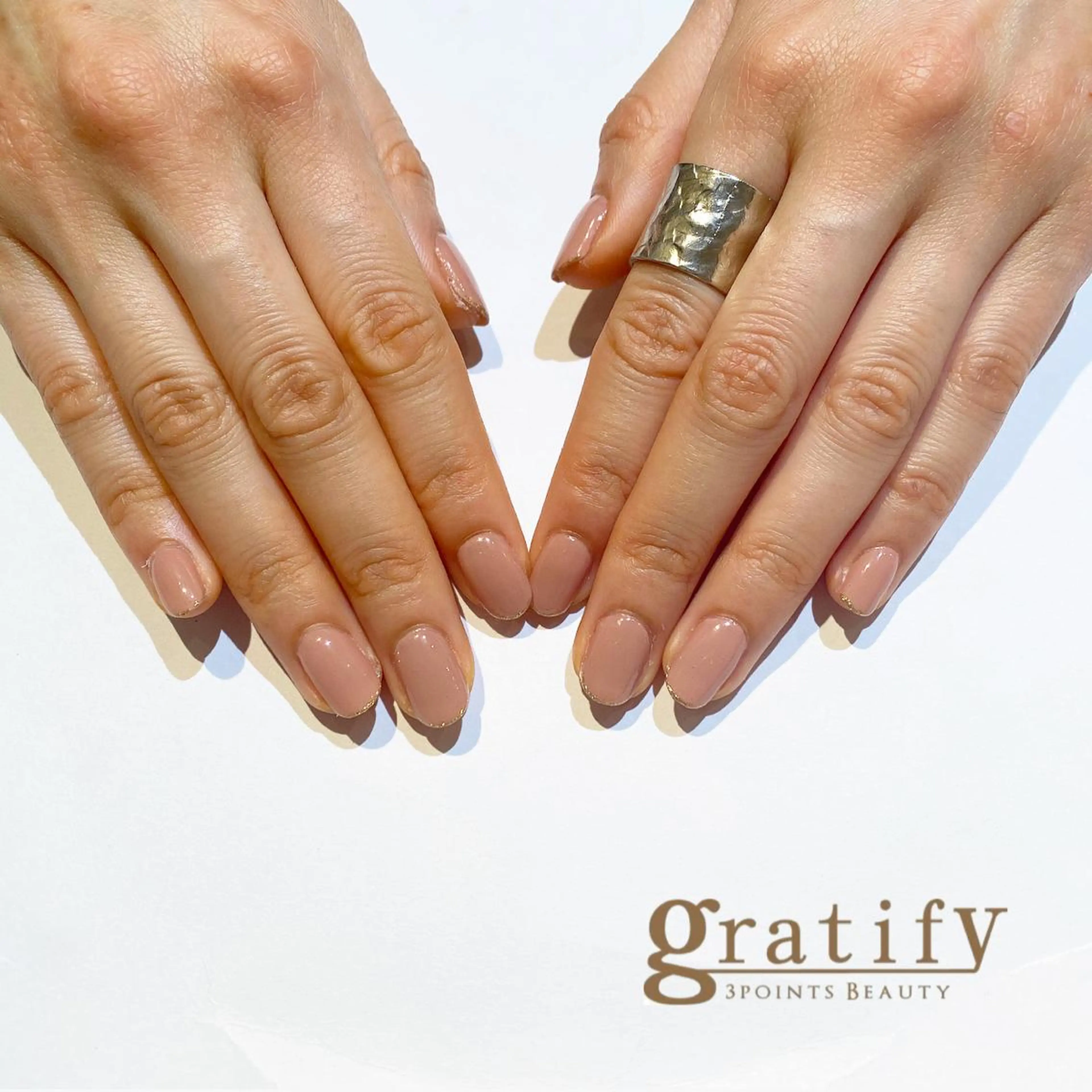 ネイル ラメ(グリッター) ワンカラーネイル シンプルネイル 安永 めぐみのネイルデザイン