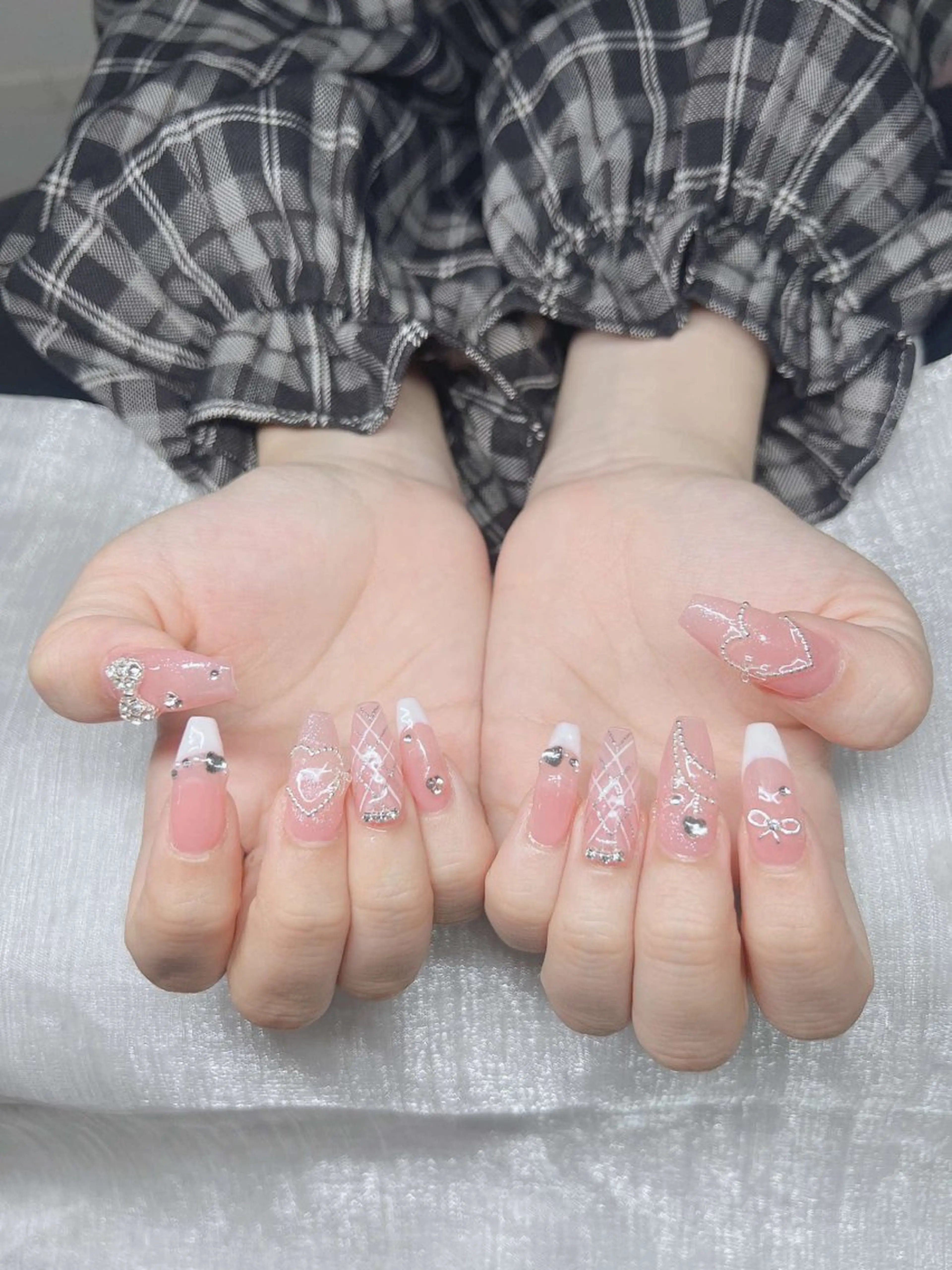 ネイル 長さ出し グラデーション 卒業式 キラキラネイル マグネットネイル Lee Nailsのネイルデザイン