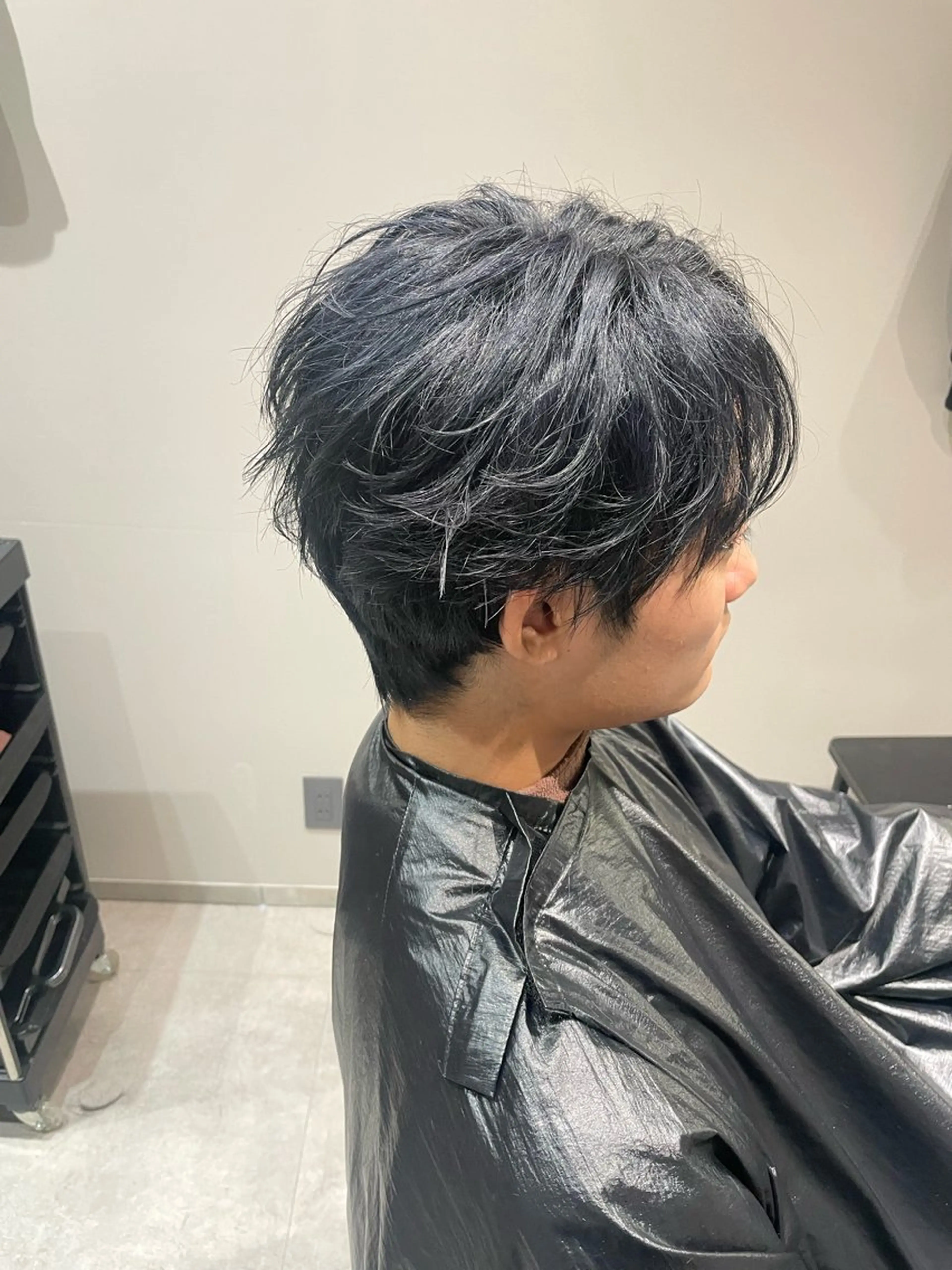 カラー メンズ メンズブリーチ 黒髪 ブリーチ ブルーカラー ブルーブラック メンズバレイヤージュ /町田木村悠月のヘアスタイル