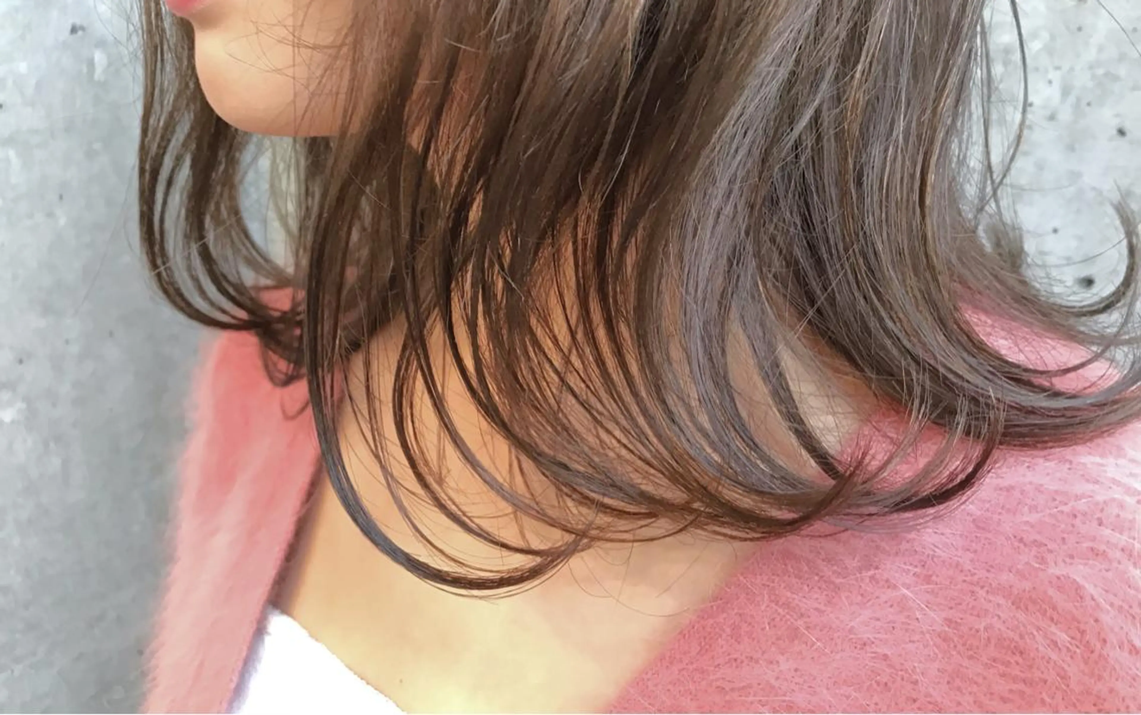 ミディアム カラー グレージュ ハイライトカラー ハイライト 外ハネヘア 大栗 佑也  髪質改善のヘアスタイル