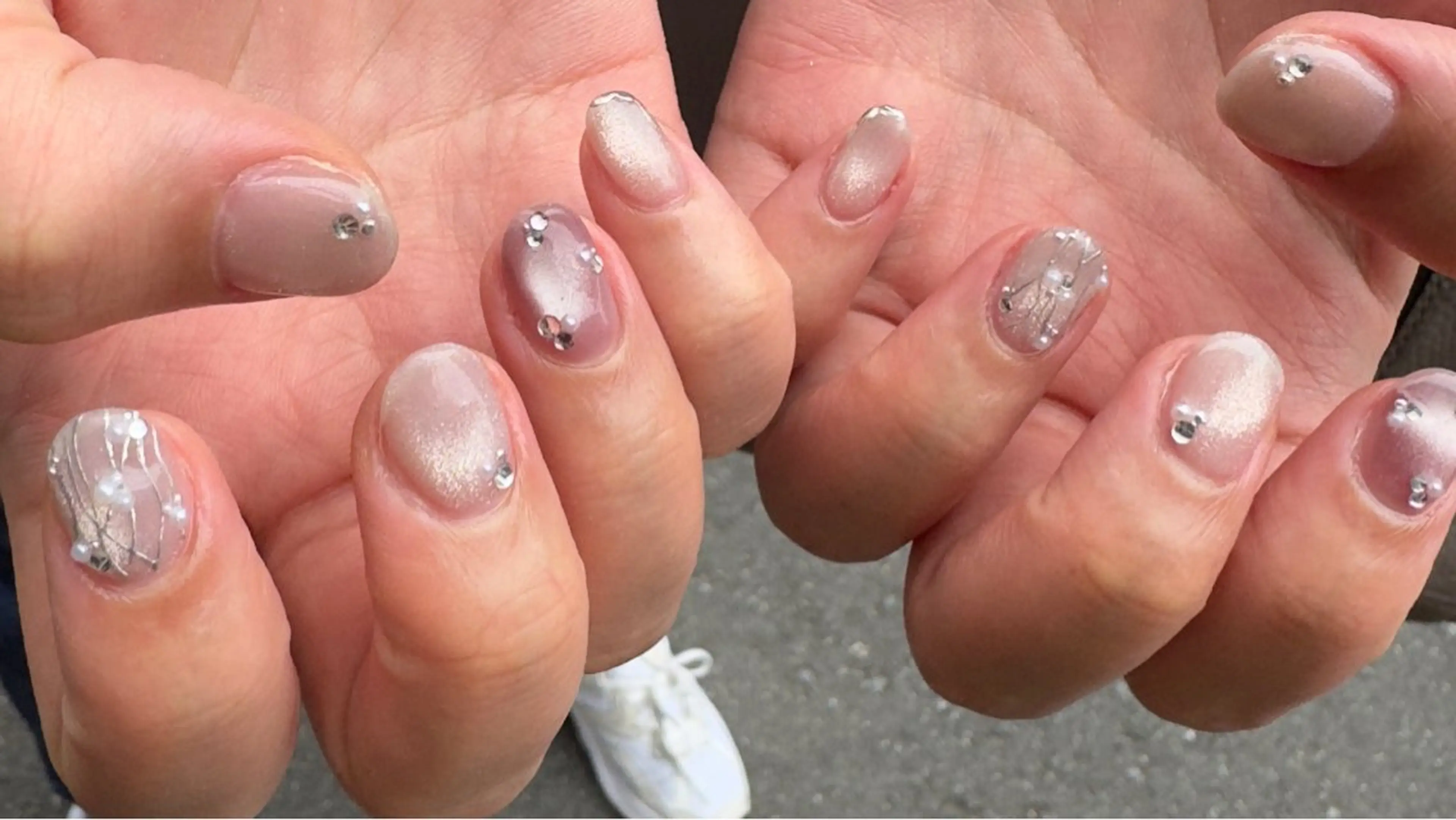 ネイル フラッシュネイル ホログラムネイル 韓国ネイル ラメ(グリッター) ラメグラデーション ハンドネイル MH_ Nailのネイルデザイン