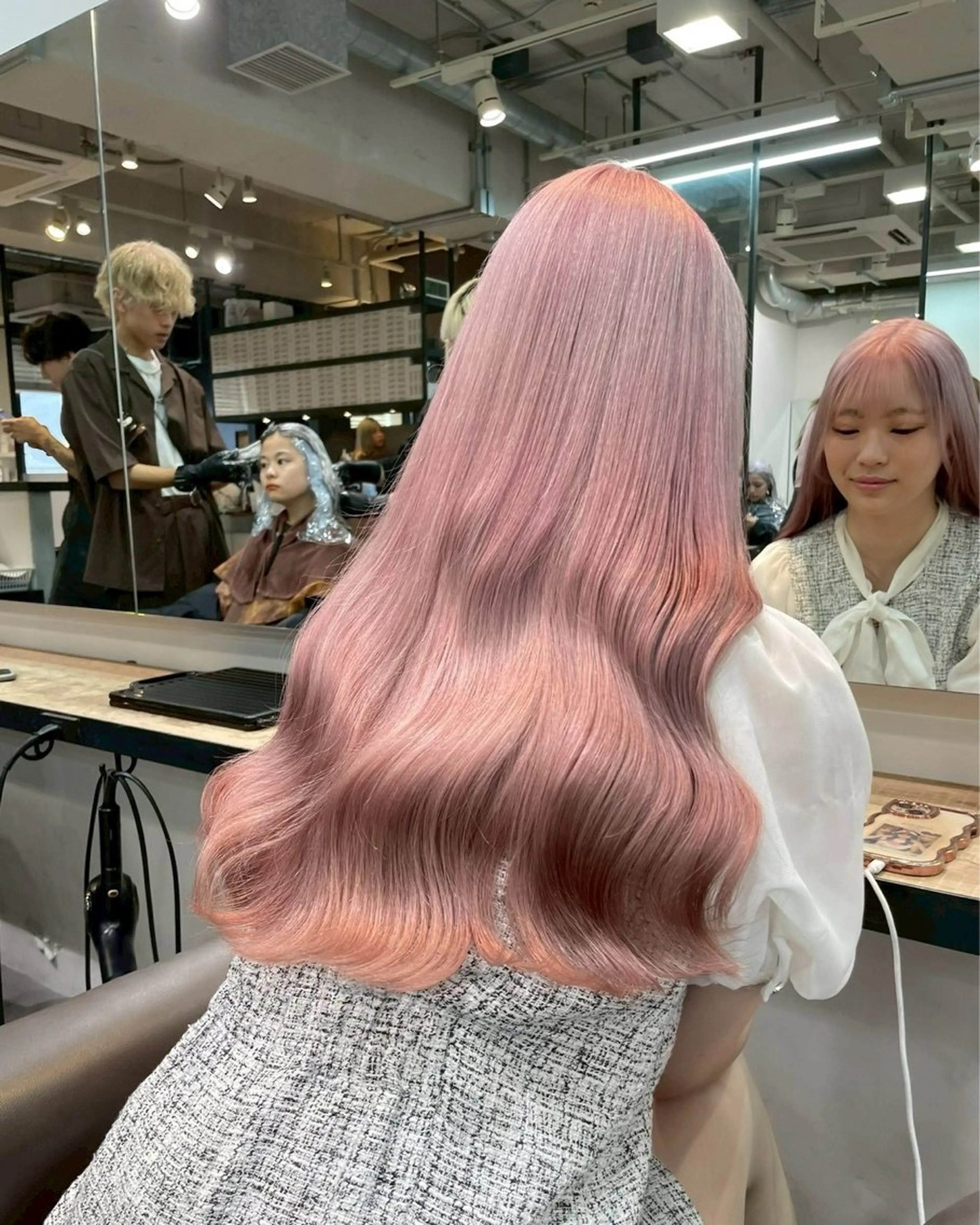 ロング カラー ブリーチ 透明感カラー ハイトーンカラー ヘアカラー ハイトーンカラー💞 くるみ🎀のヘアスタイル