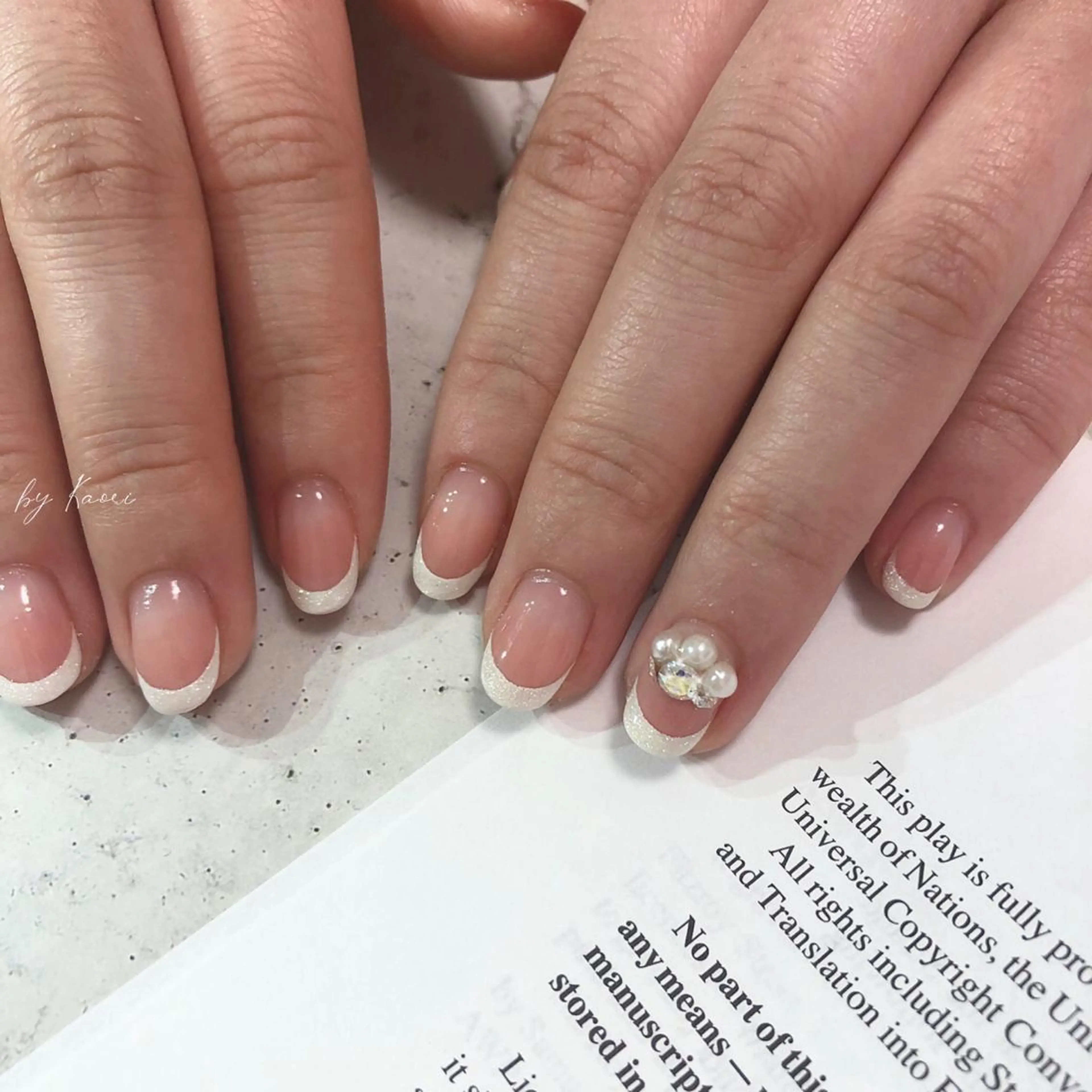 ネイル オーロラネイル ブラウン カジュアル フラワーネイル フットネイル _Defi_ by Kaoriのネイルデザイン