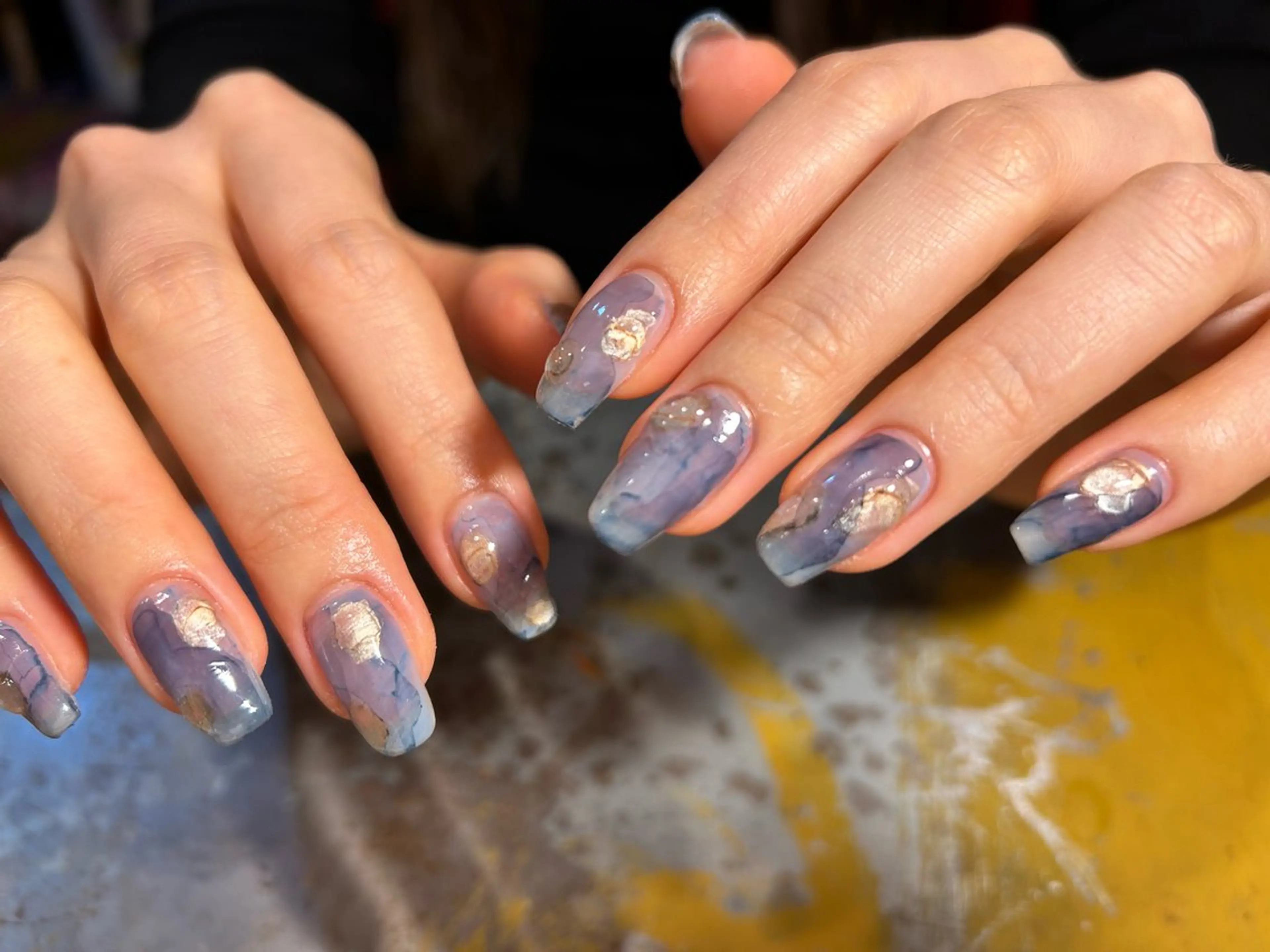 ネイル アートネイル ブルー ゴールド ニュアンスネイル 春ネイル ハンドネイル Ainchi nail所属・＊ misa ＊のネイルデザイン