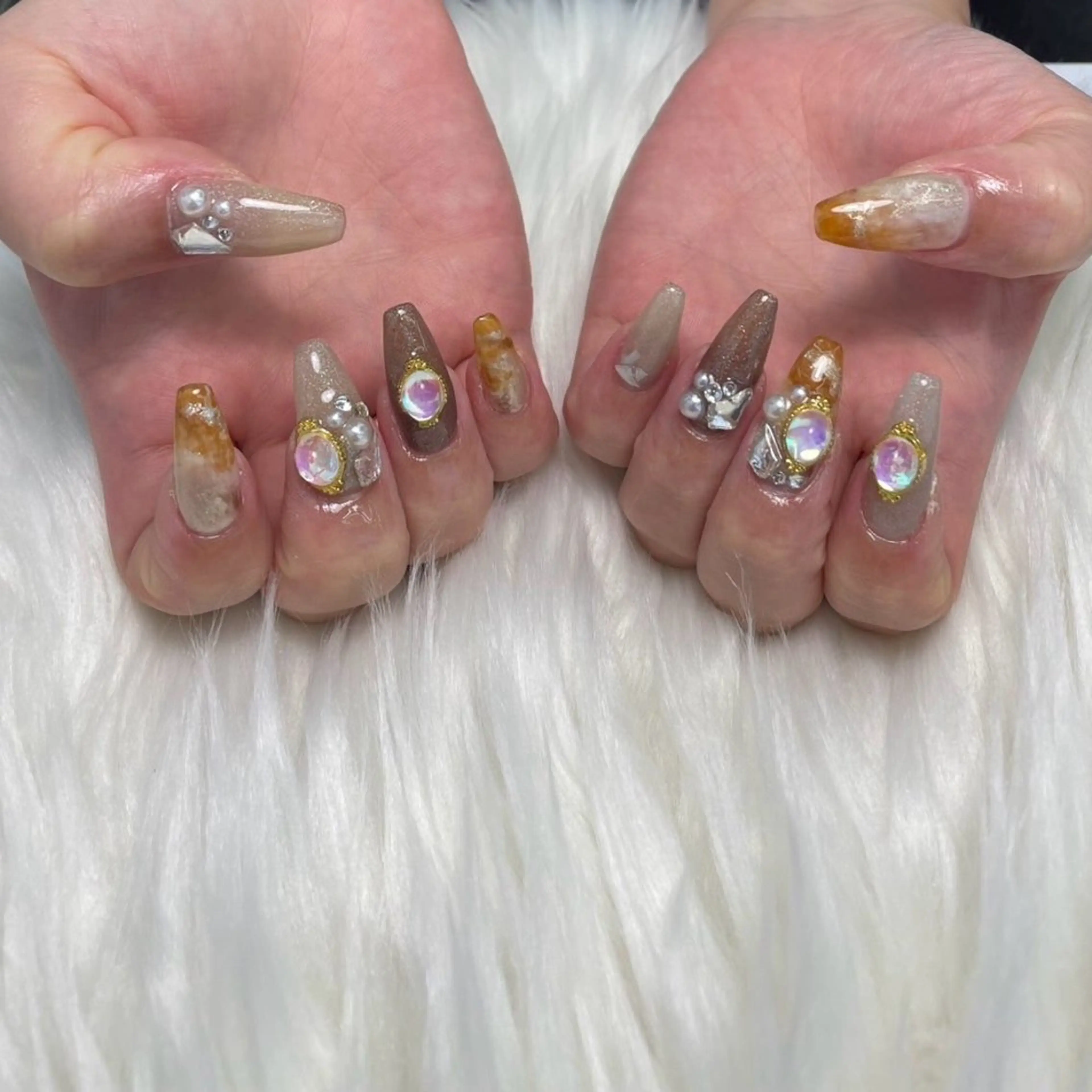 ネイル アニマル柄 ラメ(グリッター) ハンドネイル Queen Stella所属・Quee Stllaのネイルデザイン