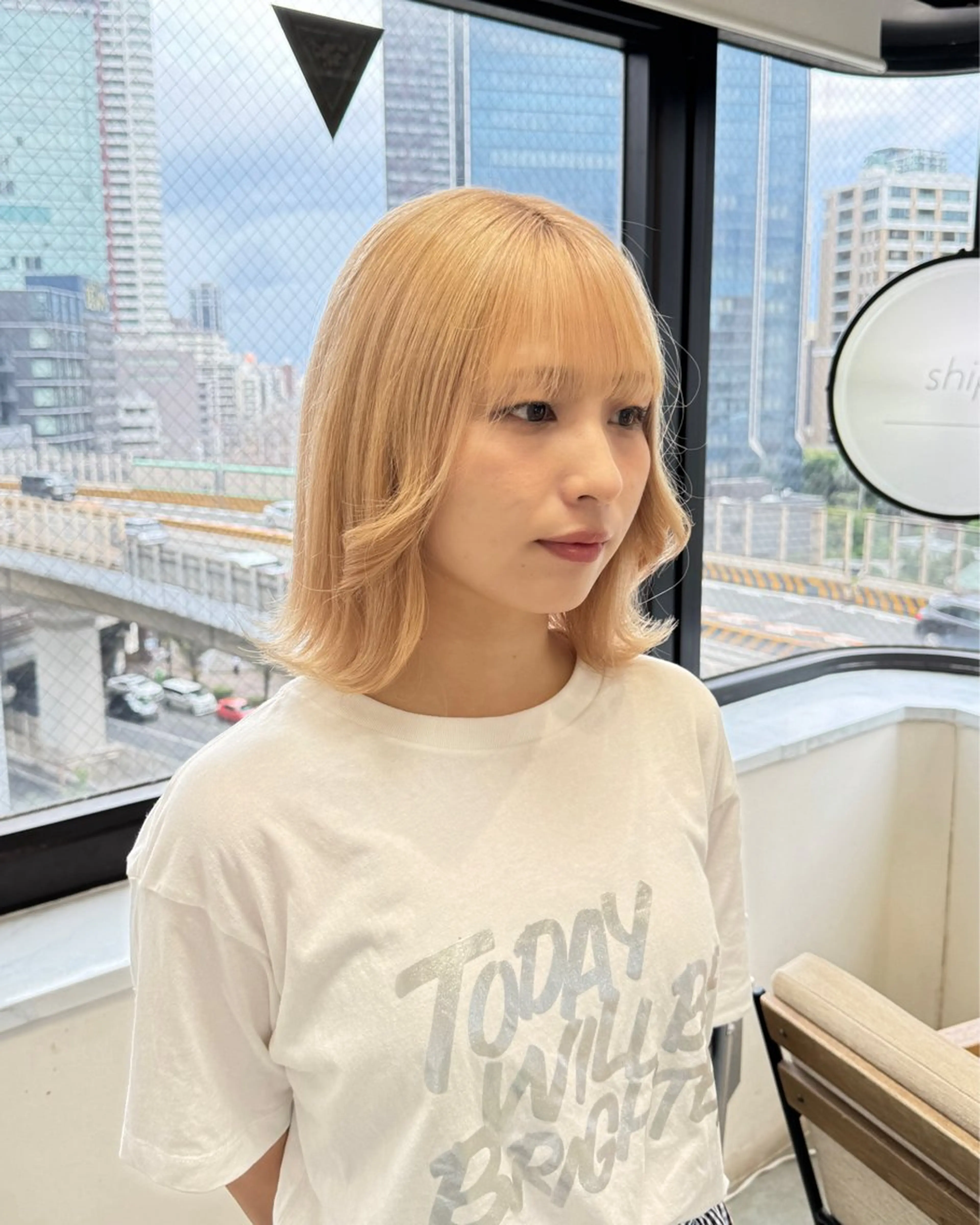 ミディアム カラー ベージュカラー ブリーチ ブロンド ブロンドベージュ ヘアカラー fuka/梅田/ ミルクティーベージュのヘアスタイル
