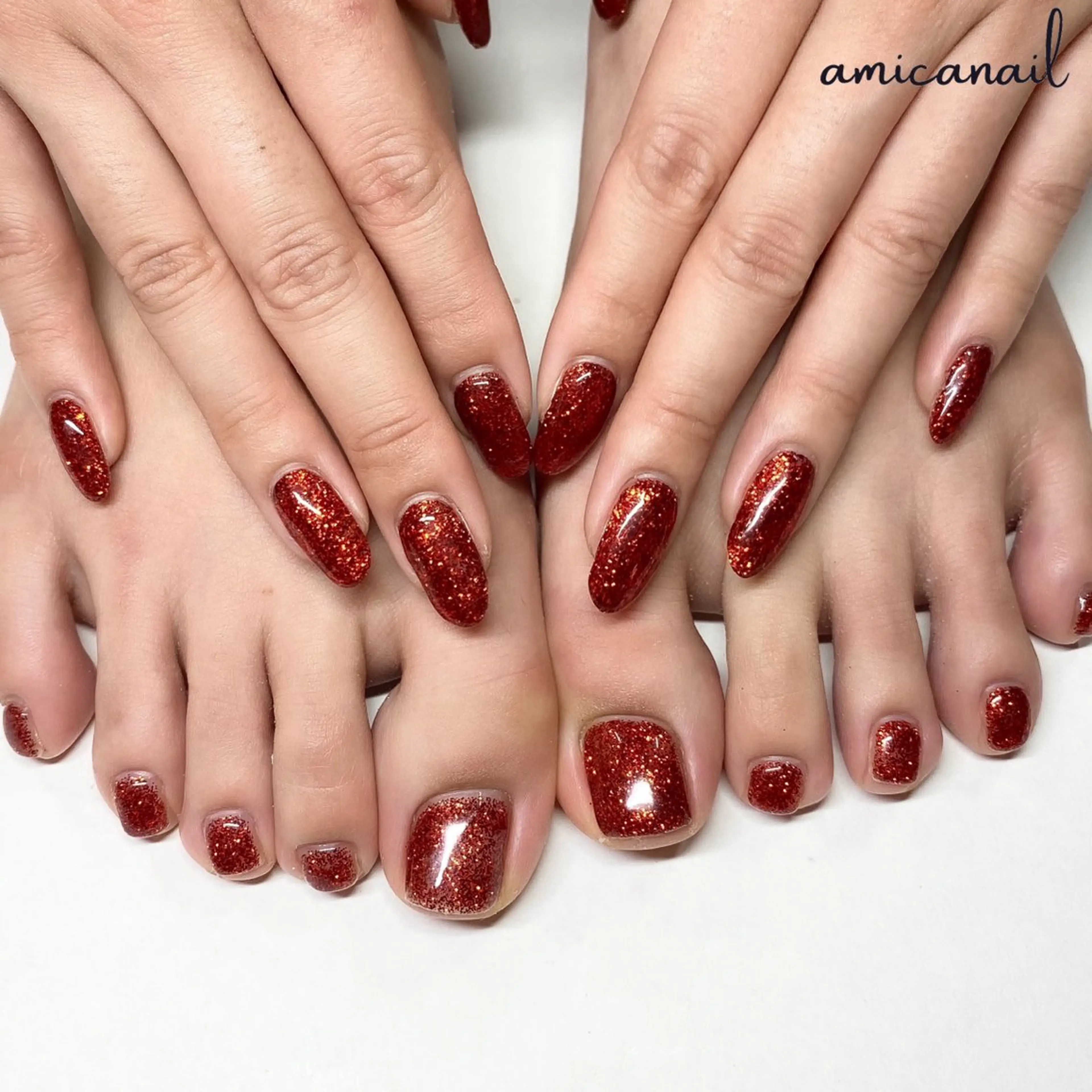 ネイル フットネイル ラメ(グリッター) おそろいネイル 赤色 _amica nail_のネイルデザイン
