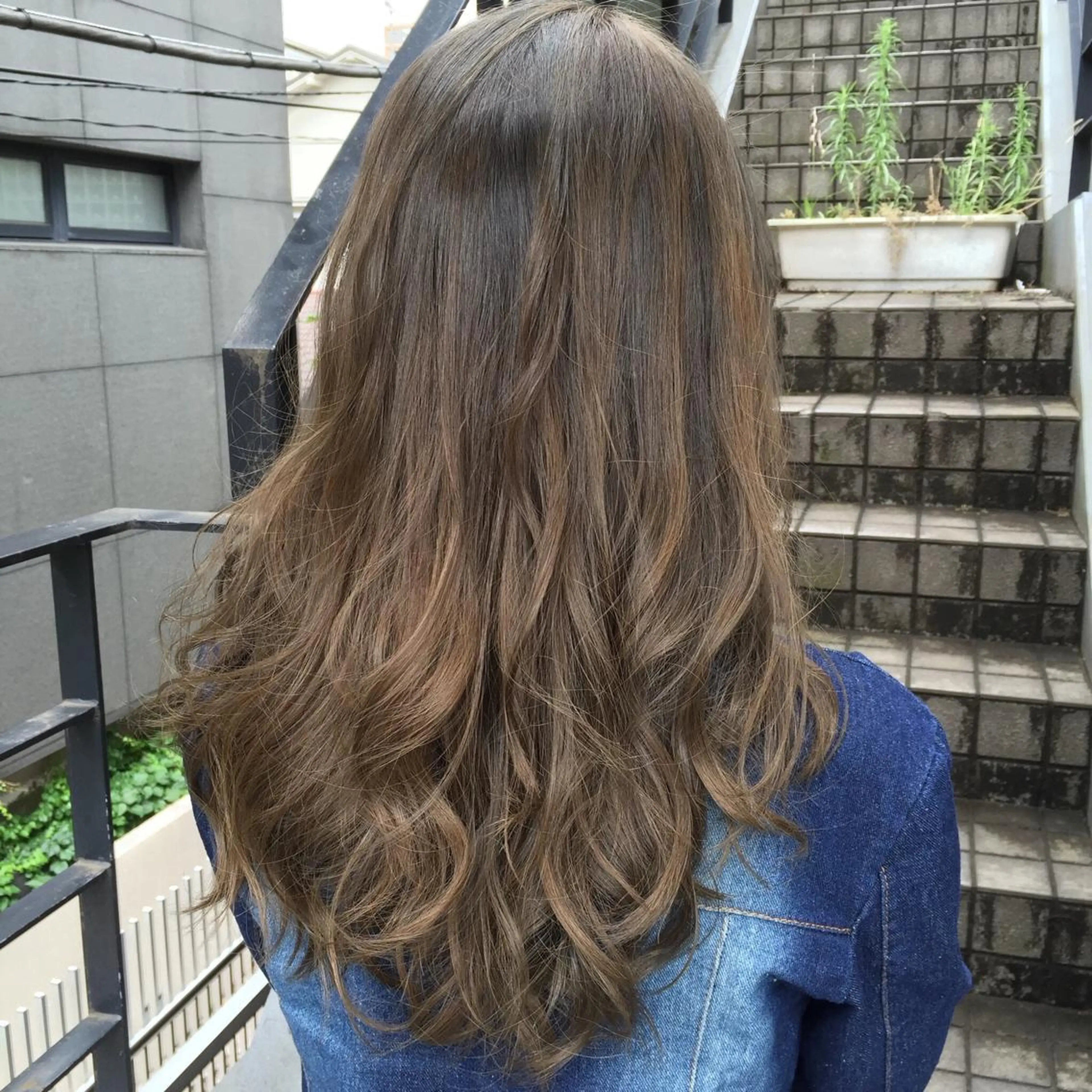 セミロング ロング カラー THE DAY所属・AKI HASHIMOTOのヘアスタイル