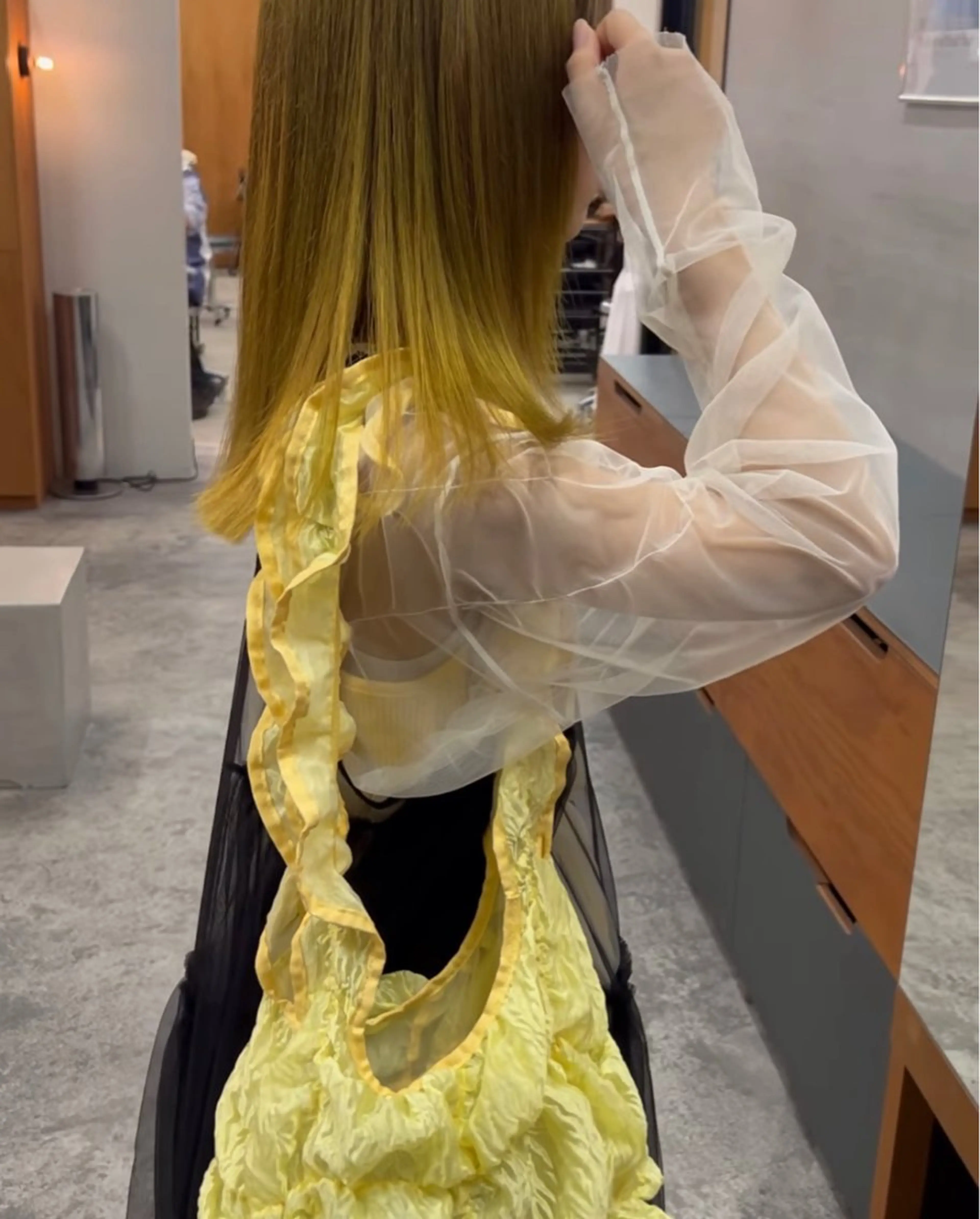 ミディアム カラー ヘアアレンジ メンズ ツートーンカラー 菱田 愛果のヘアスタイル