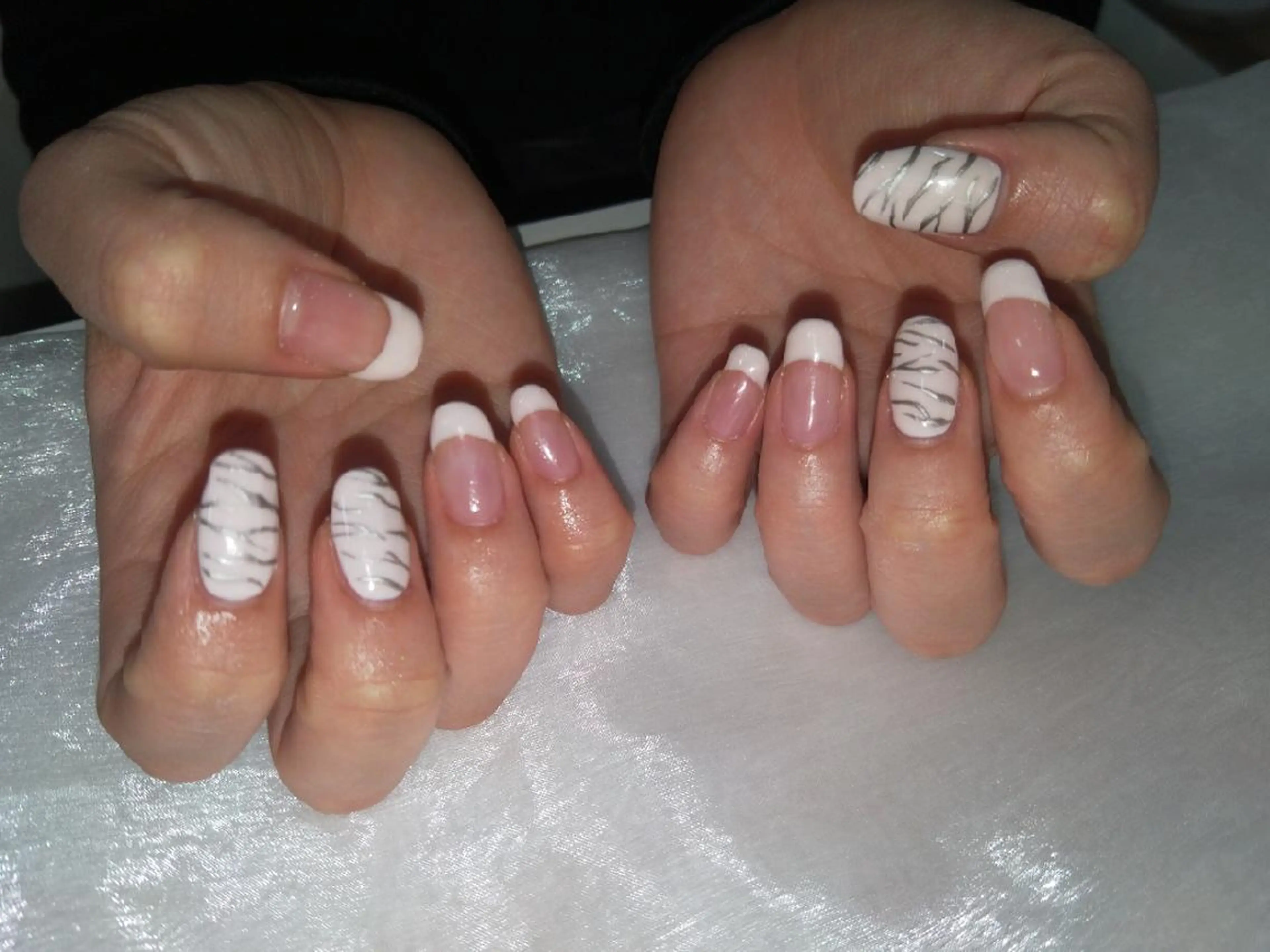 ネイル ハンドネイル ハンドケア R'well所属・はばすみれ🎀ﾈｲﾙ 光ﾌｪｲｼｬﾙ ﾍｱのネイルデザイン