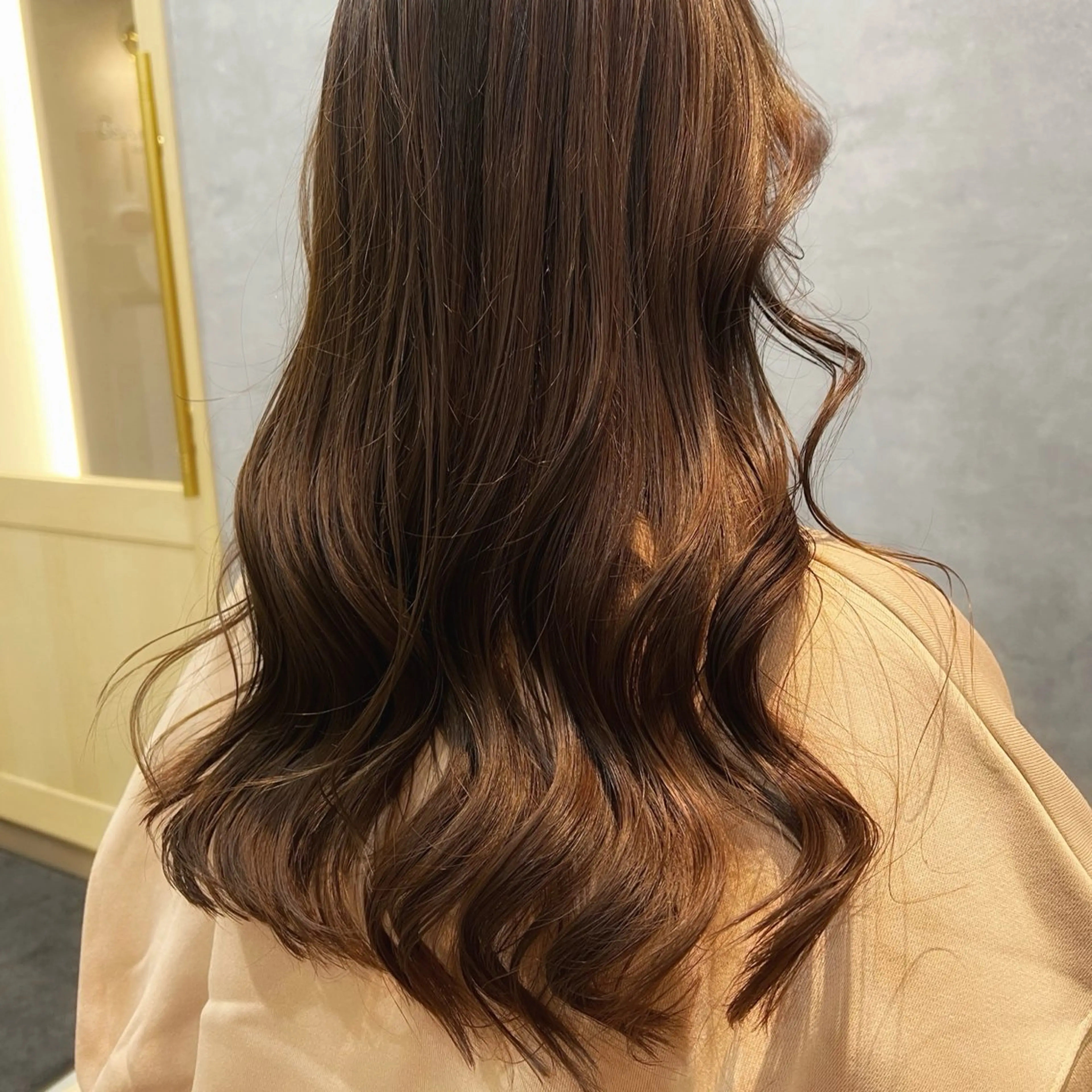 ロング カラー アッシュ ベージュカラー ケアカラー グレージュ くびれヘア 中村 ひなたのヘアスタイル