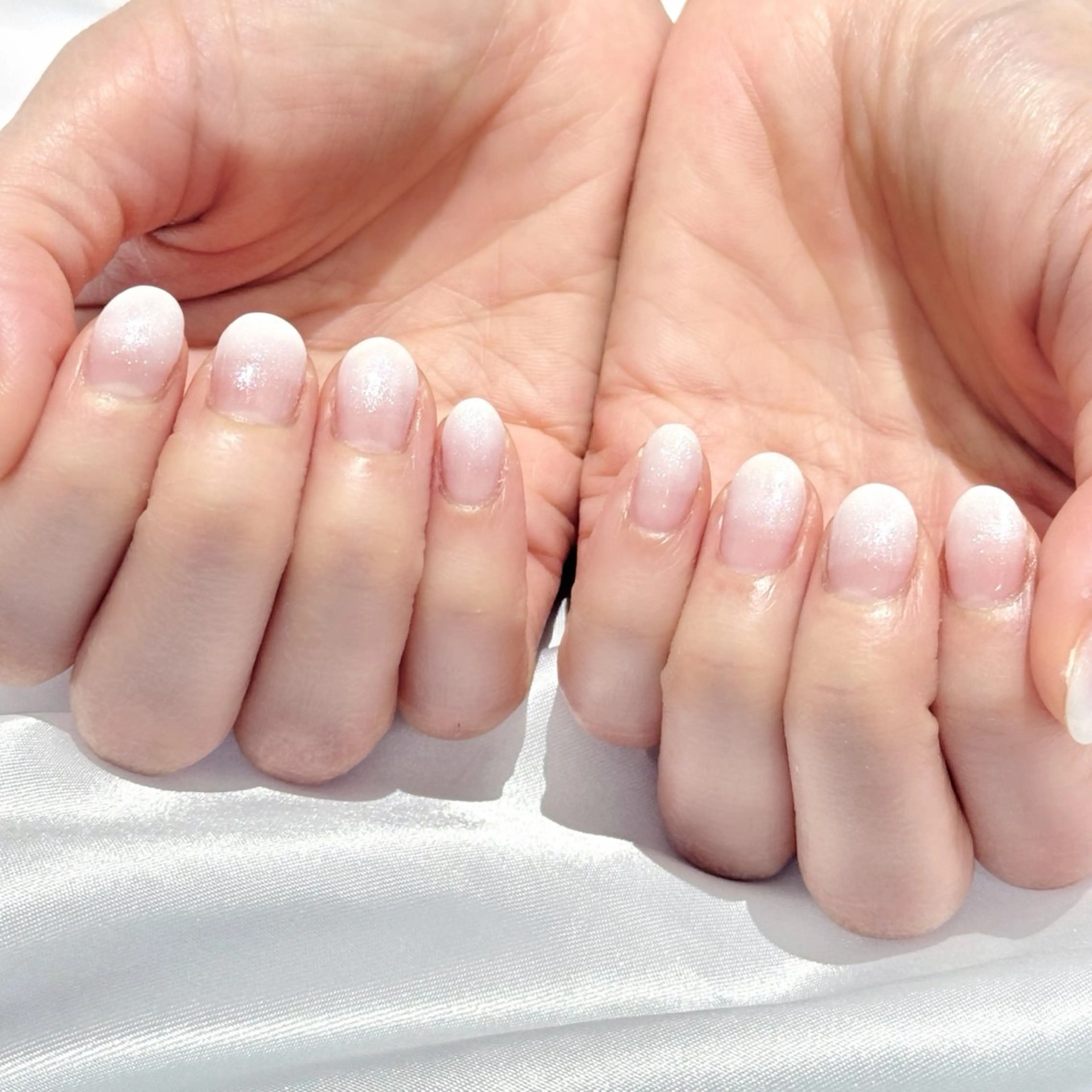 ネイル グラデーション ホワイト natsuki 💫のネイルデザイン