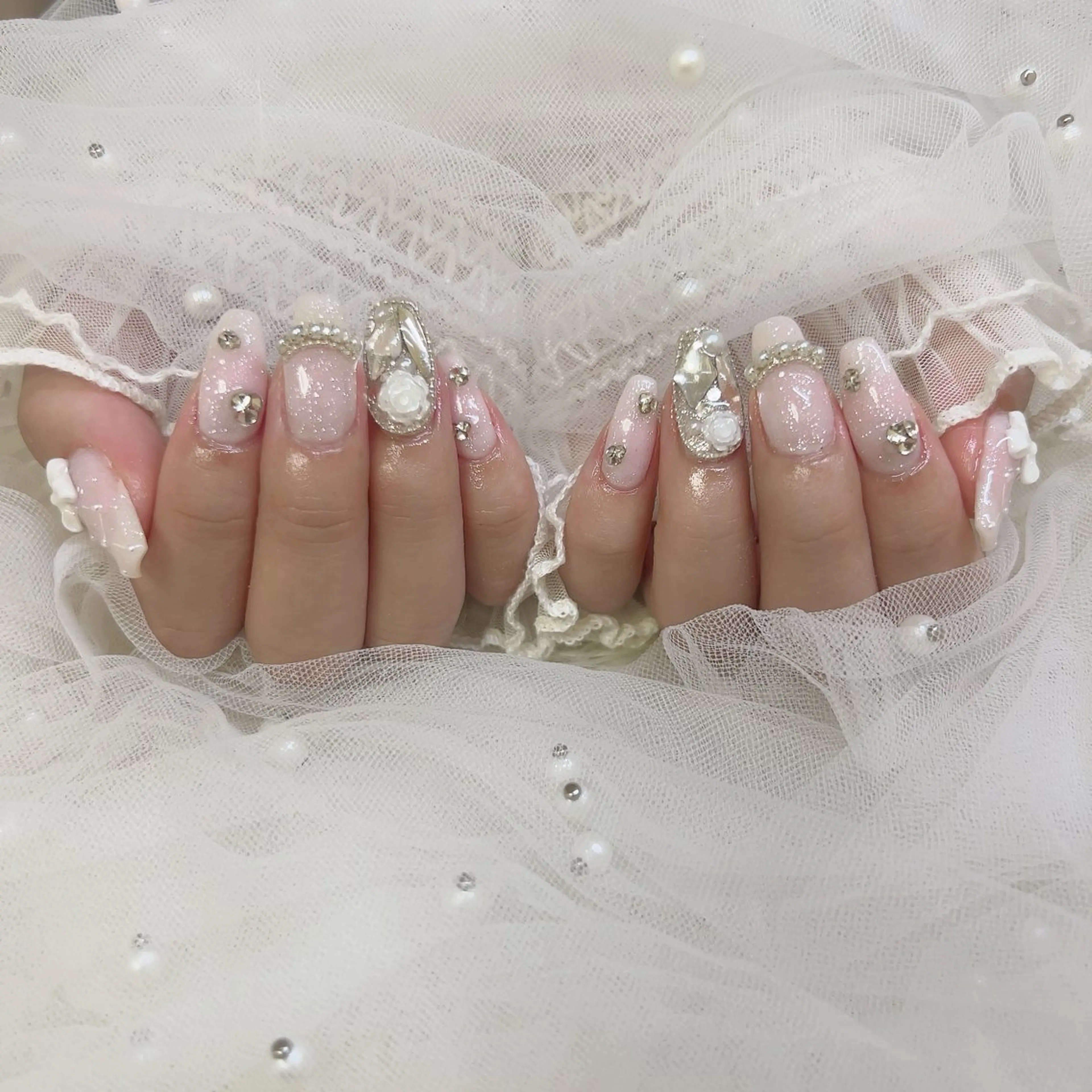 ネイル リボン ゴン 🦋のネイルデザイン