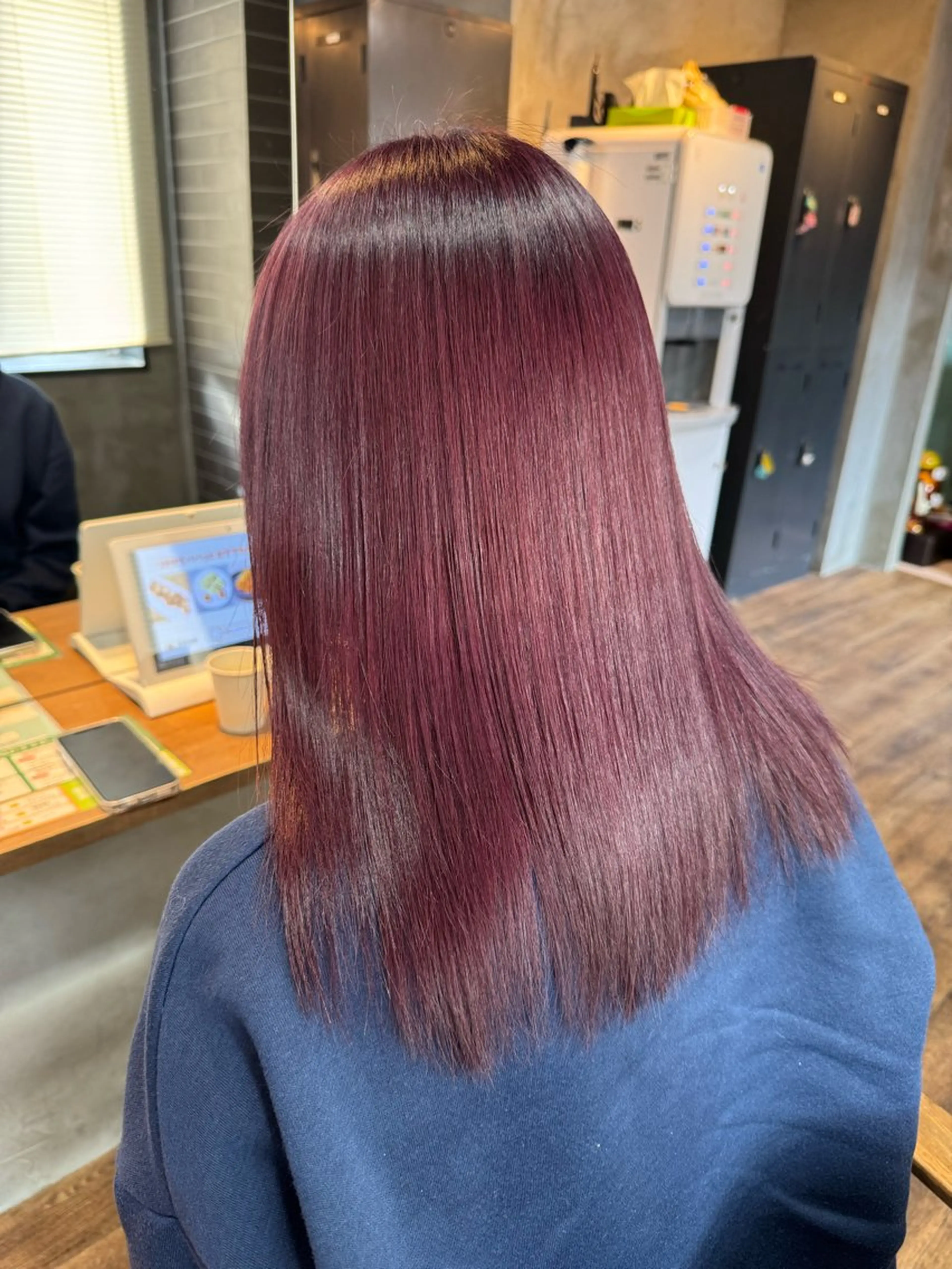 セミロング カラー Eleanor spa&treatment 札幌店内にあるシェアサロン【WHITE】所属・シルクハイトーン / 髪質改善🦋MIKUのヘアスタイル