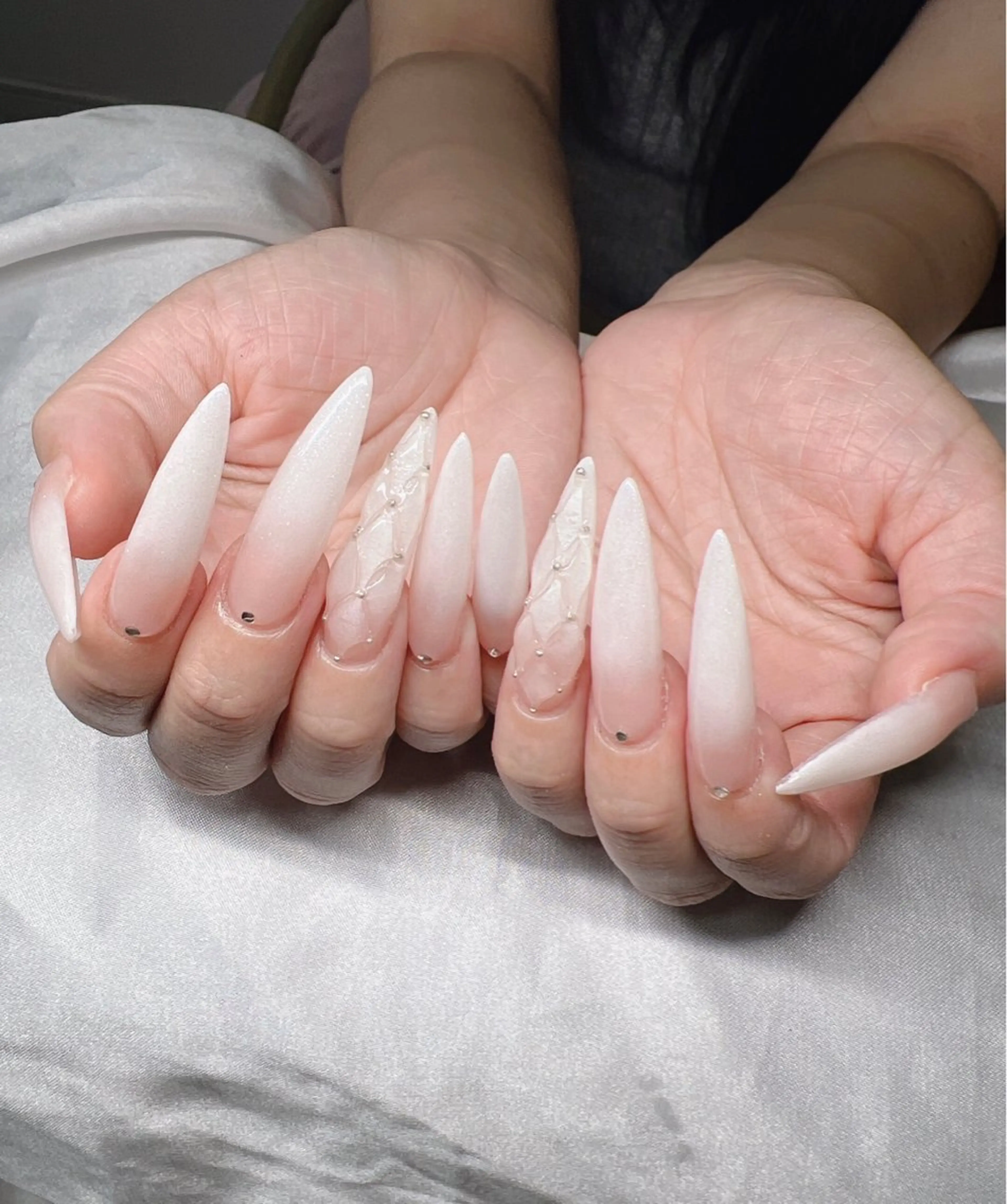 ネイル 長さ出し グラデーション キラキラネイル マグネットネイル ニュアンスネイル ハンドネイル Lee Ainのネイルデザイン