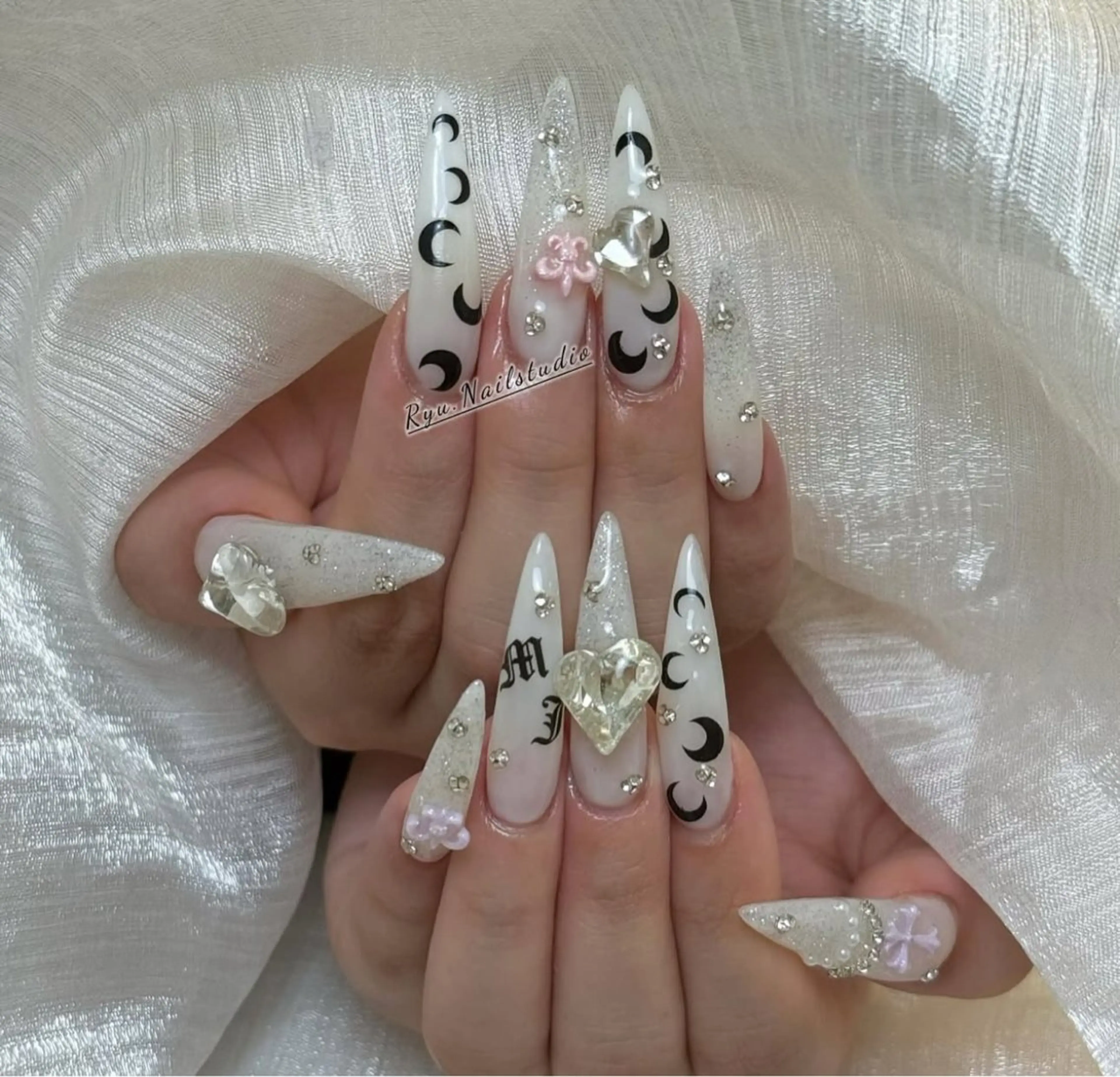 ネイル アートネイル フラワーネイル フレンチネイル ジェルネイル グラデーション ハンドネイル Ryunail所属・Ryu Nail NekoChanのネイルデザイン