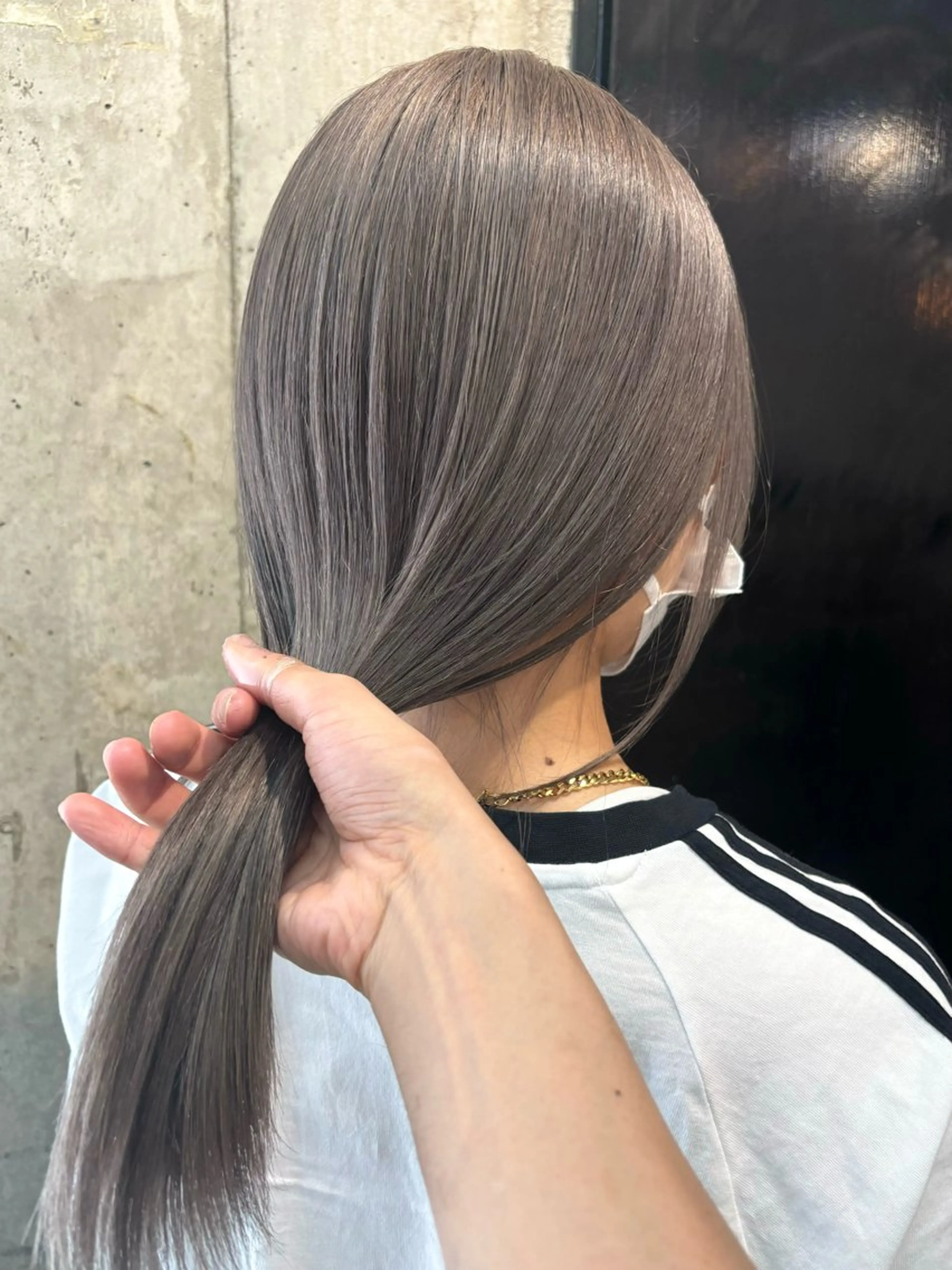 セミロング カラー ベージュカラー グレージュ シルバー シルバーベージュ ヘアカラー トリートメント lani hair salon所属・SHOTO ハイトー ン/デザインカラーのヘアスタイル