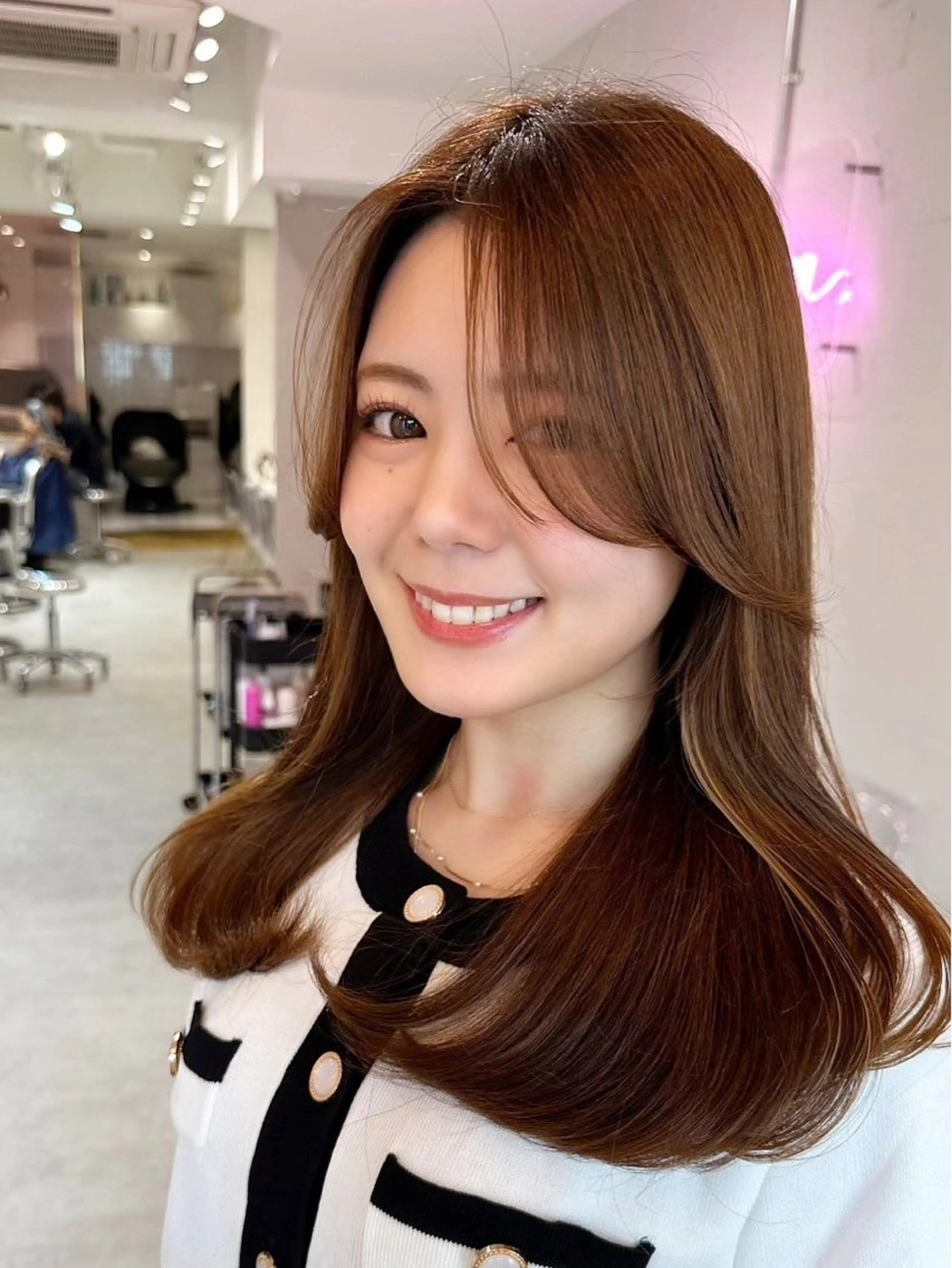 セミロング 新宿/小顔レイヤー/ 顔まわり/西慶太朗のヘアスタイル