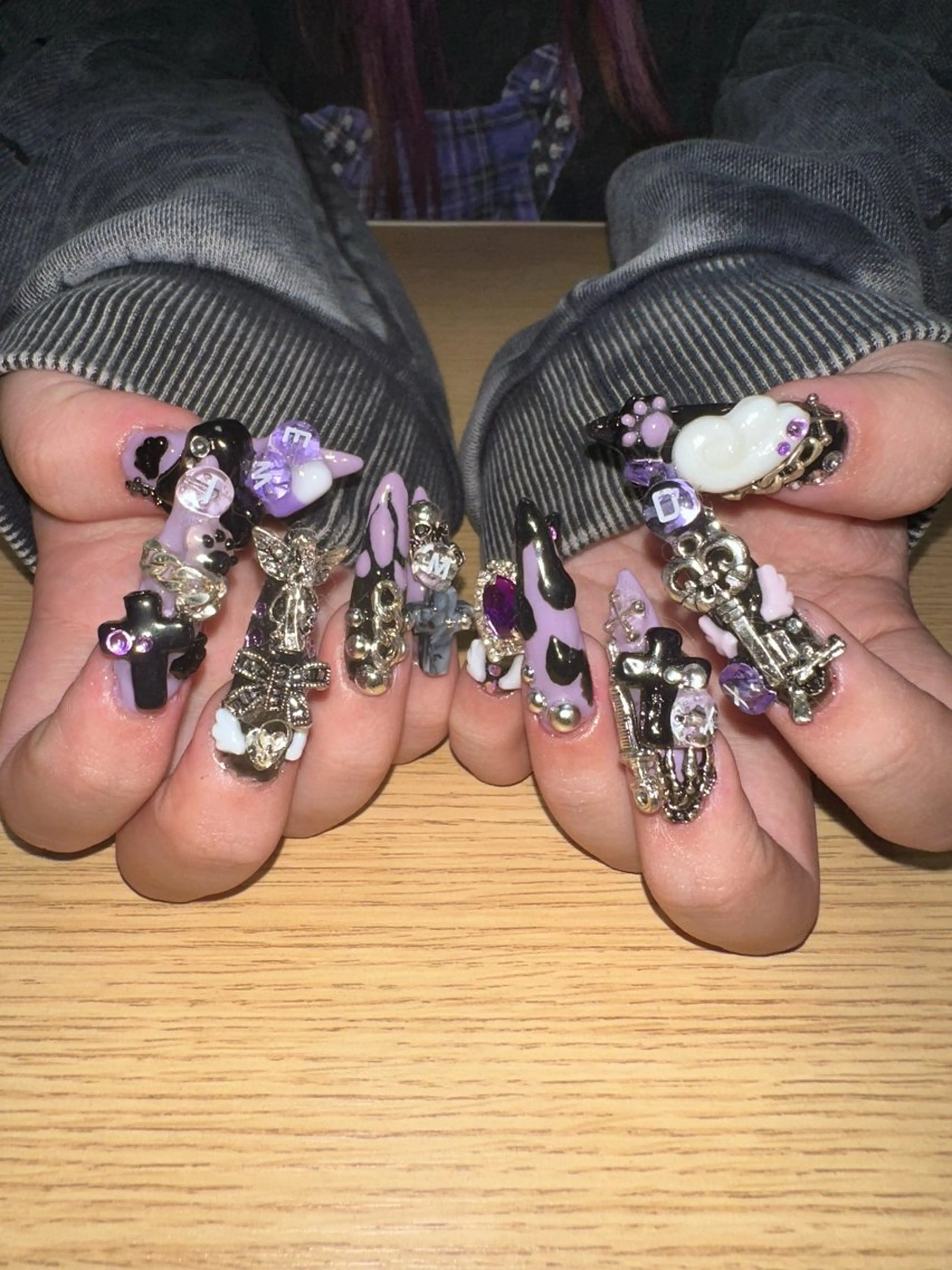 ネイル ハンドネイル フットネイル 蛭子 美優のネイルデザイン