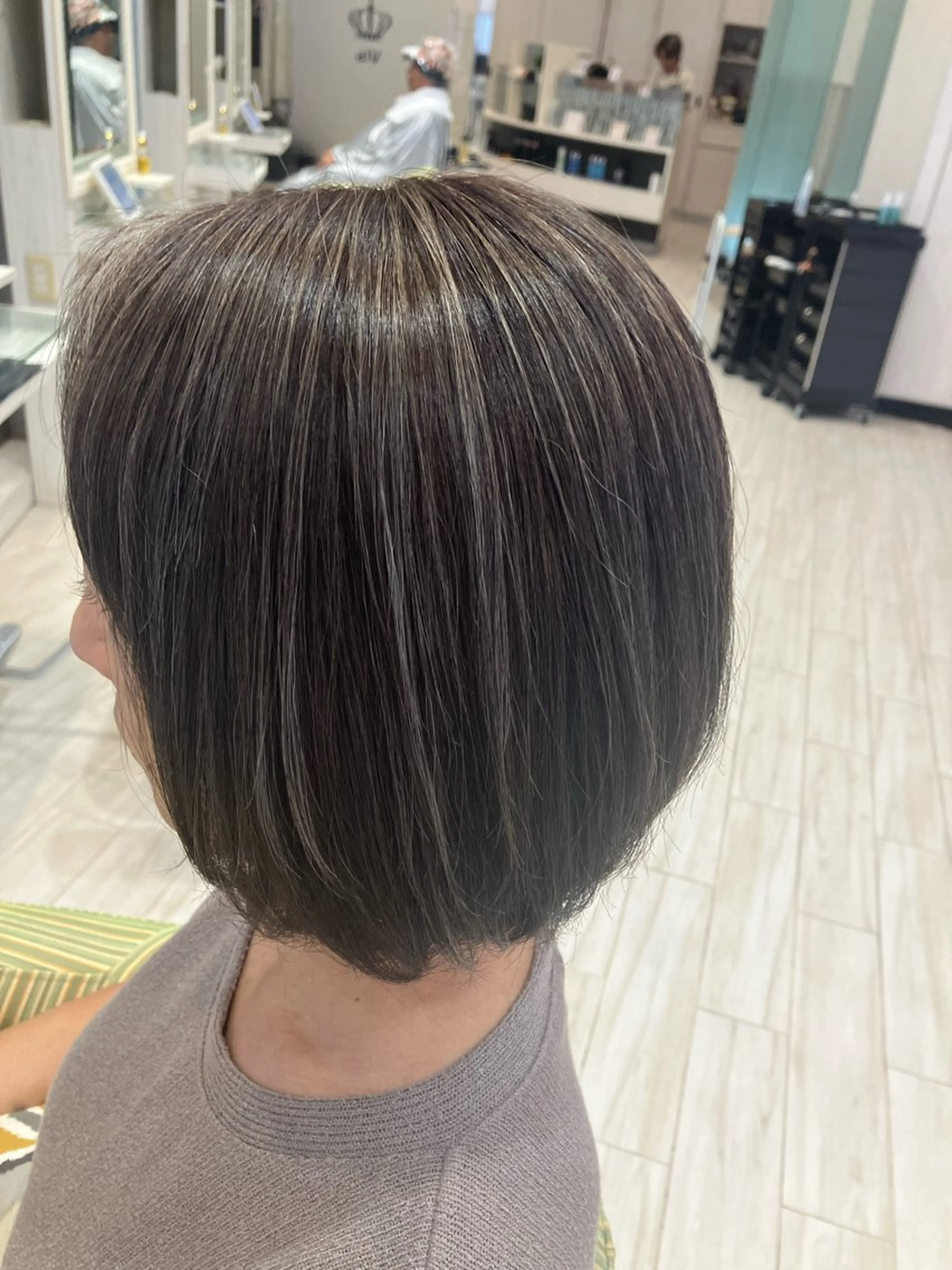 ショート ハイライト ヘアカラー 永倉 はるかのヘアスタイル