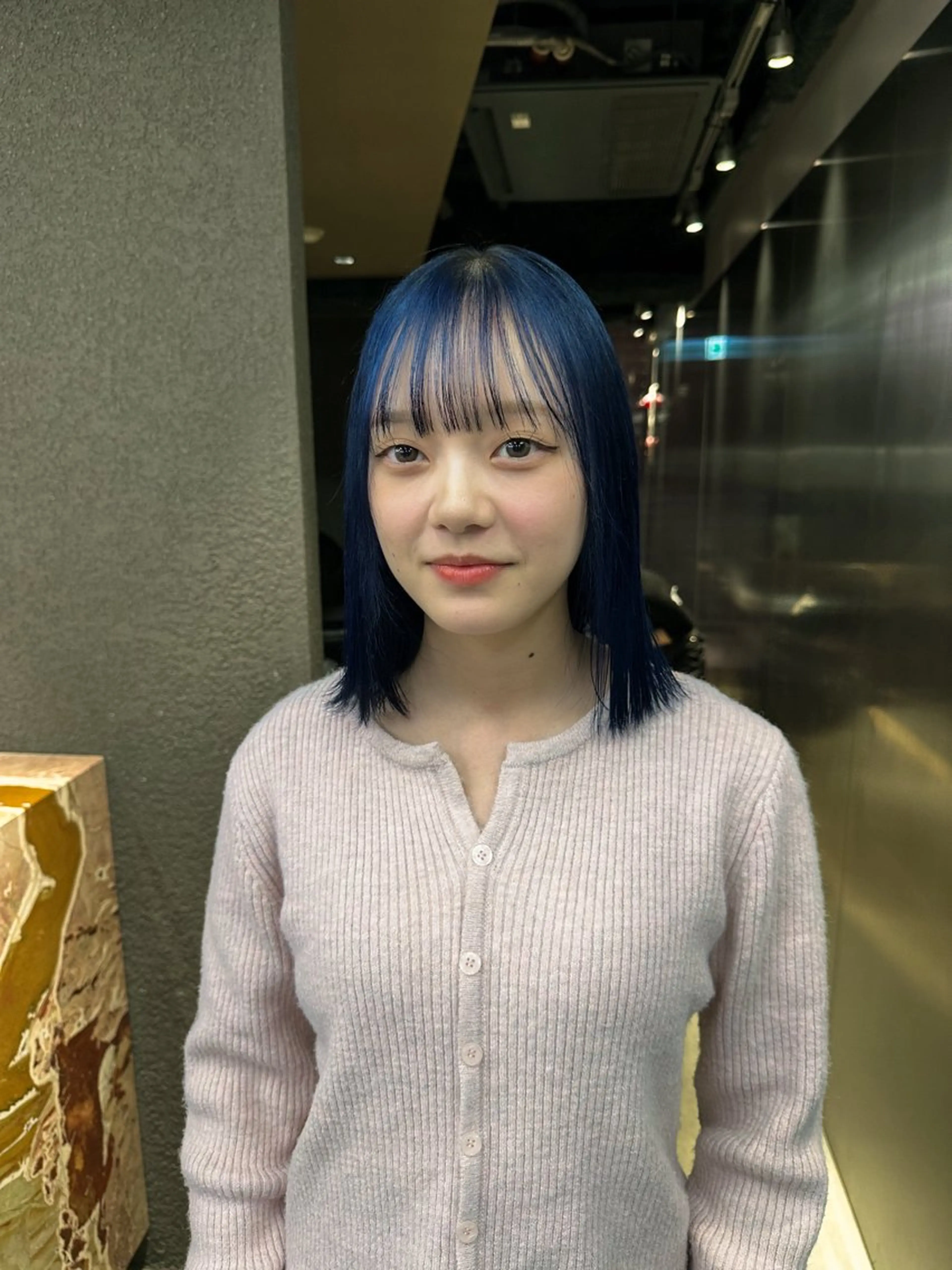 ショート カラー ブルーカラー ネイビーカラー カット ヘアカラー トリートメント 鈴木/ミルクティー/ ブリーチ/ボブ/のヘアスタイル