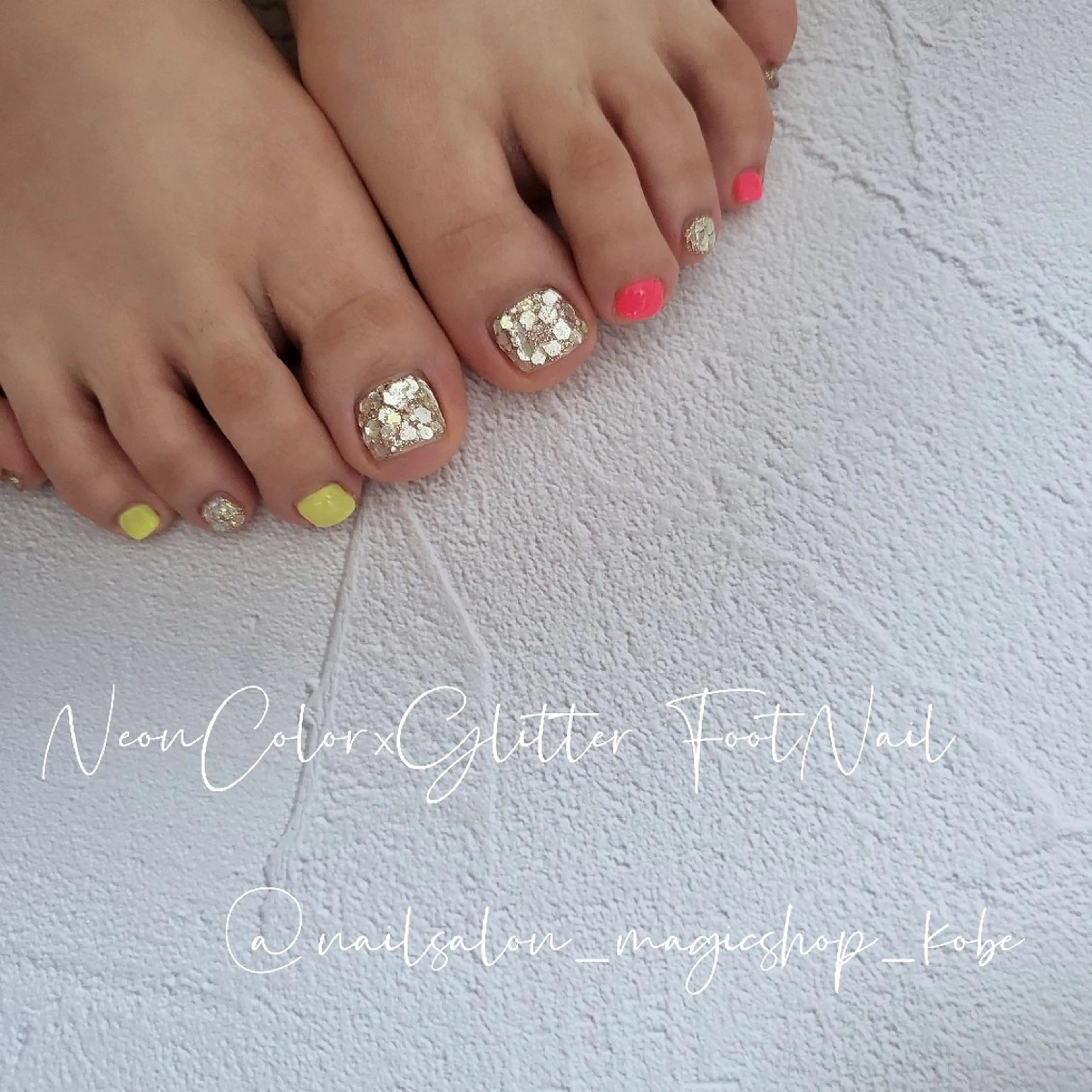 ネイル フットネイル ジェルネイル ゴールド ラメ(グリッター) ワンカラーネイル フットネイル Nailsalon MagicShopのネイルデザイン