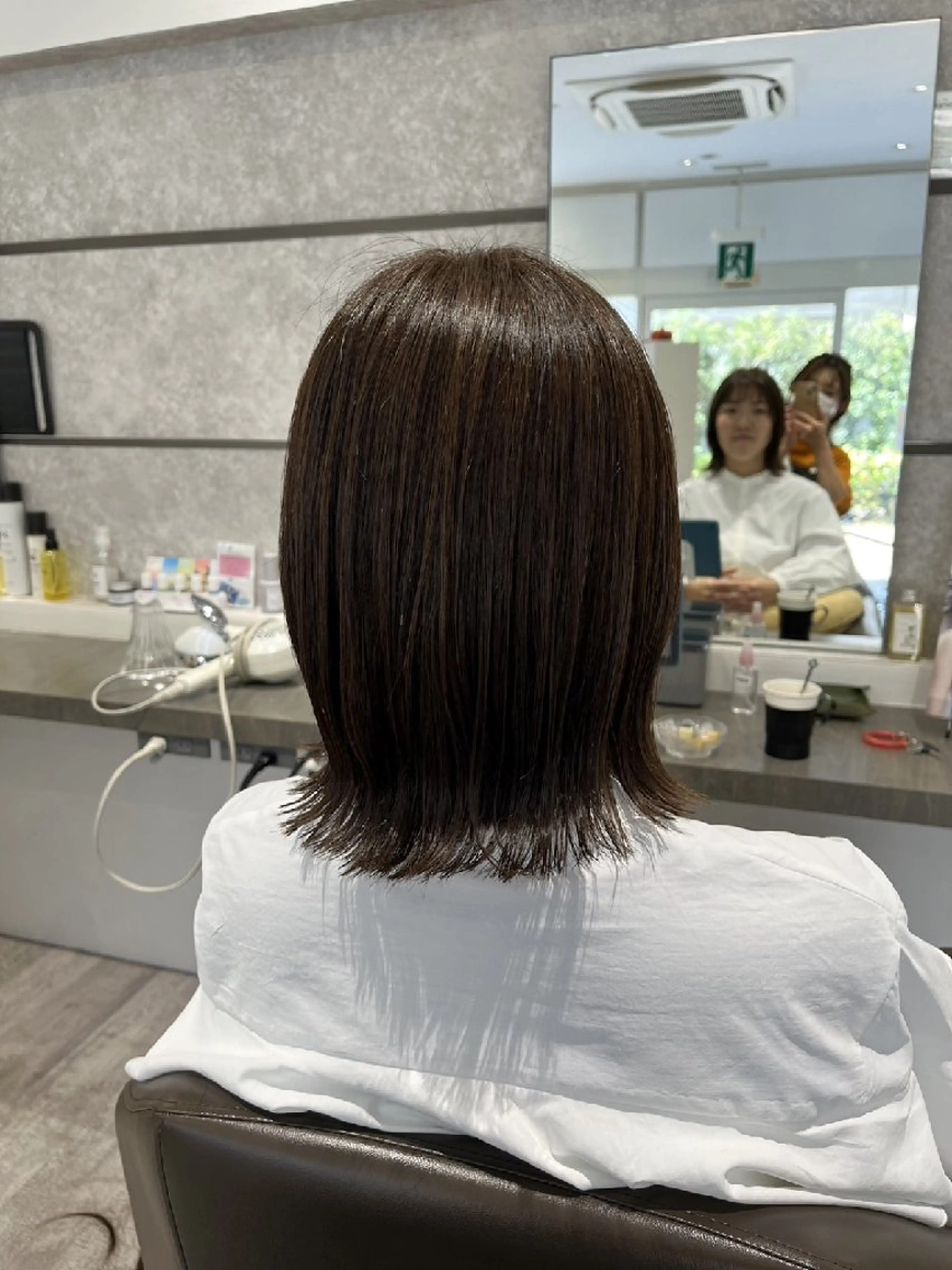 ミディアム アッシュ 成瀬 サエのヘアスタイル