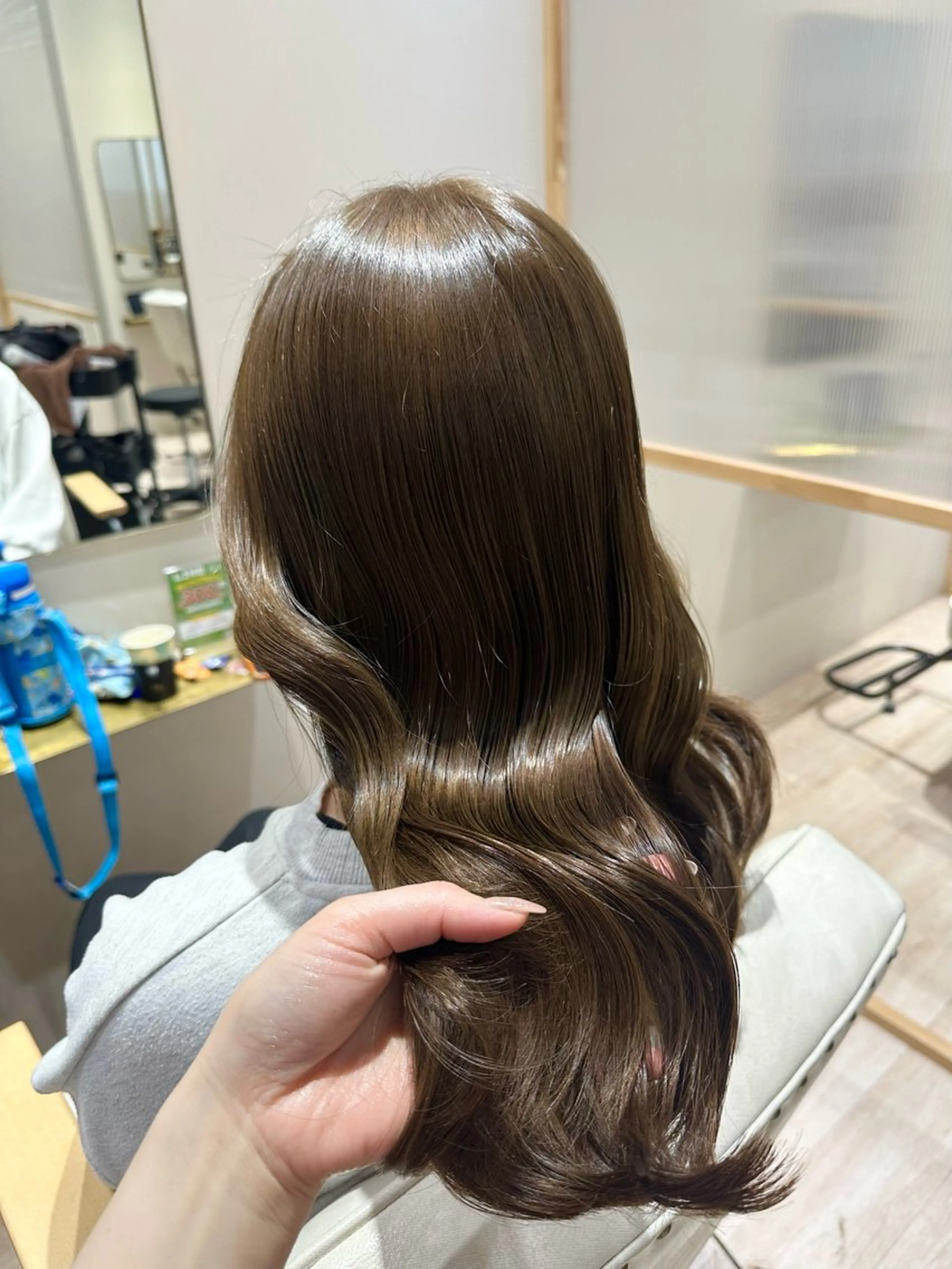 セミロング チョコレートブラウン 中村 友莉夏のヘアスタイル