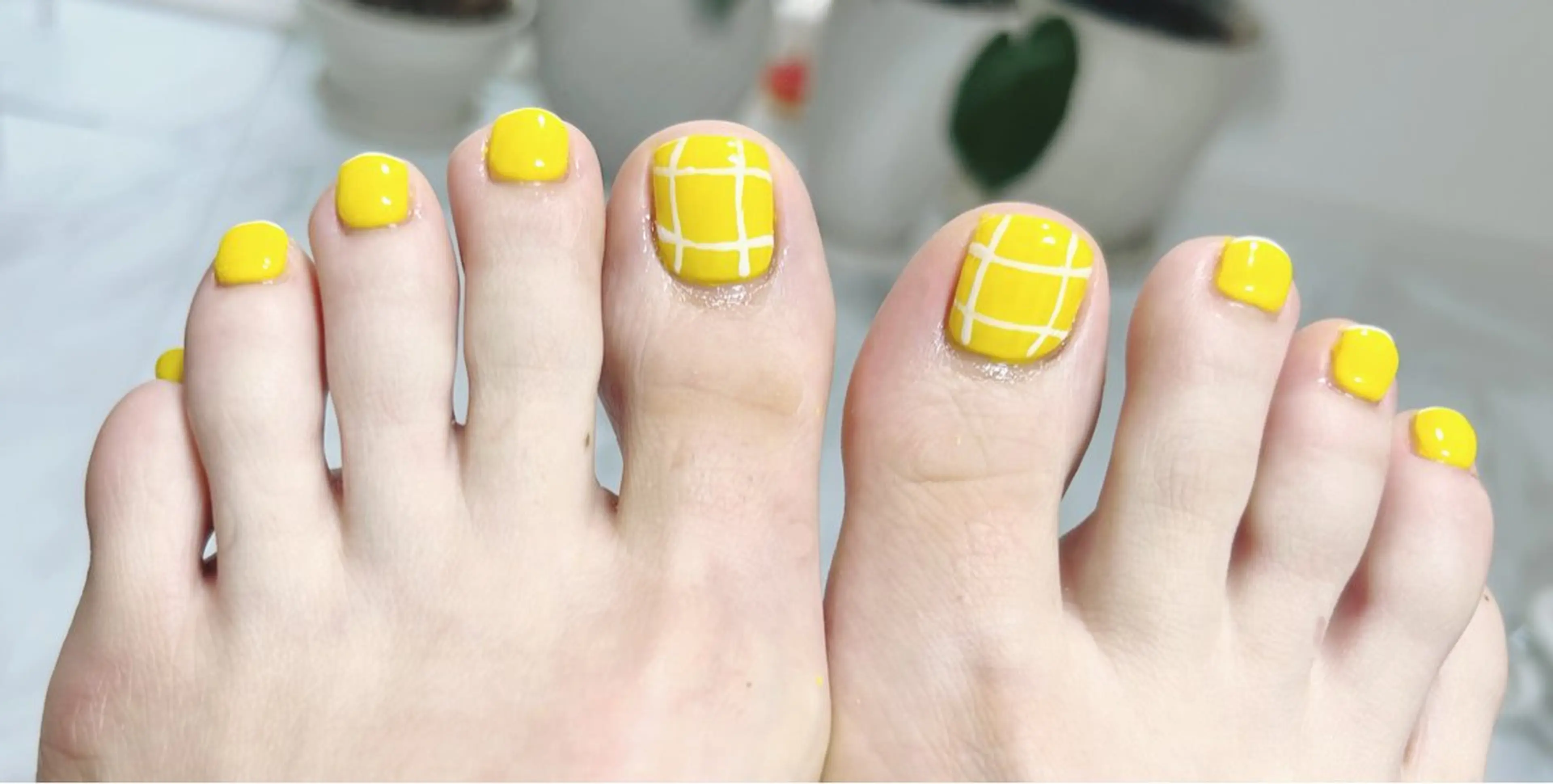 ネイル アートネイル オーロラネイル カジュアル フラッシュネイル フットネイル フットネイル Nanala. LUNAのネイルデザイン