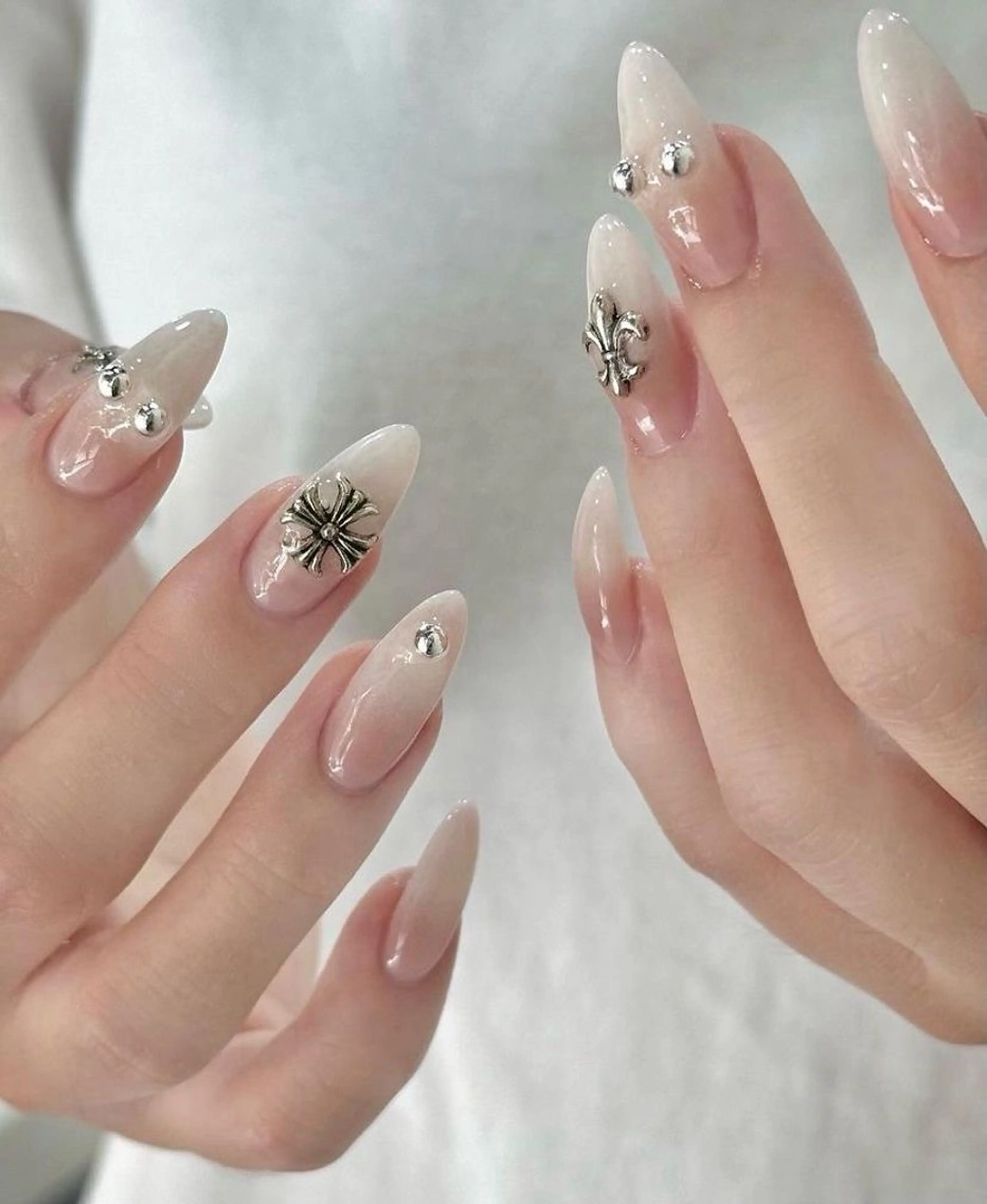 ネイル 長さ出し フレンチネイル グラデーション 卒業式 マグネットネイル ハンドネイル MIHANA NAILのネイルデザイン