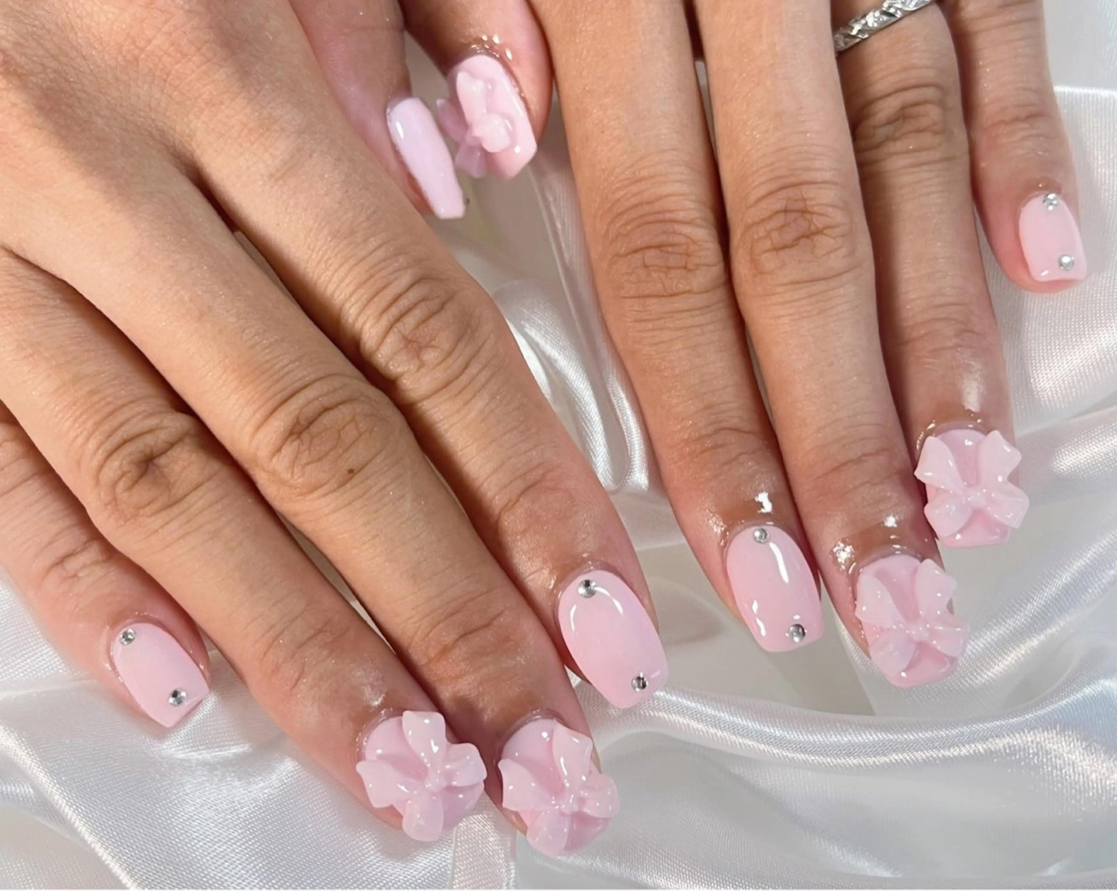 ネイル 韓国ネイル ワンカラーネイル リボン ハンドネイル celica所属・松田 由真のネイルデザイン