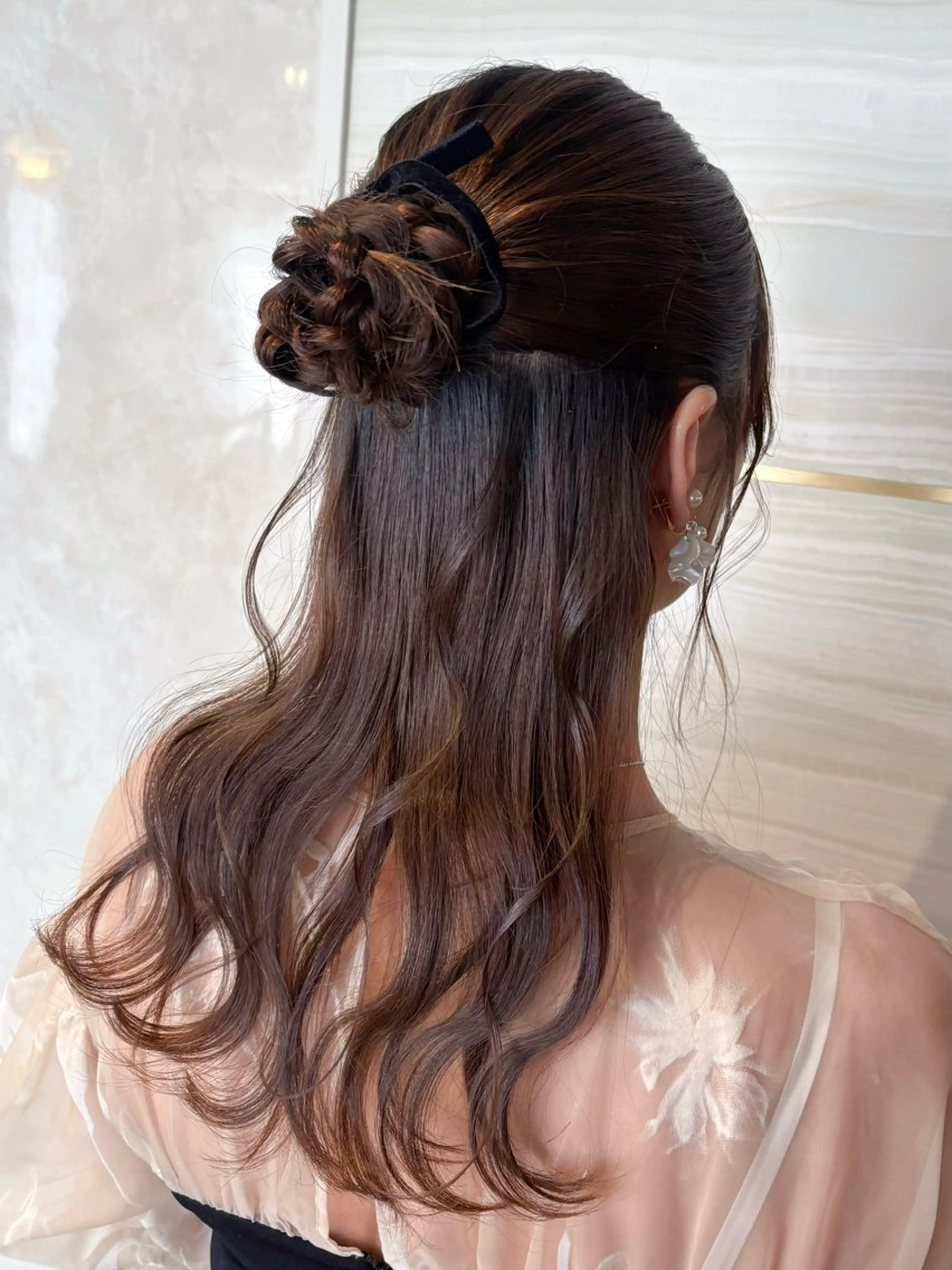 セミロング ヘアアレンジ elu あやね 🤍🫧カラーモデルのヘアスタイル