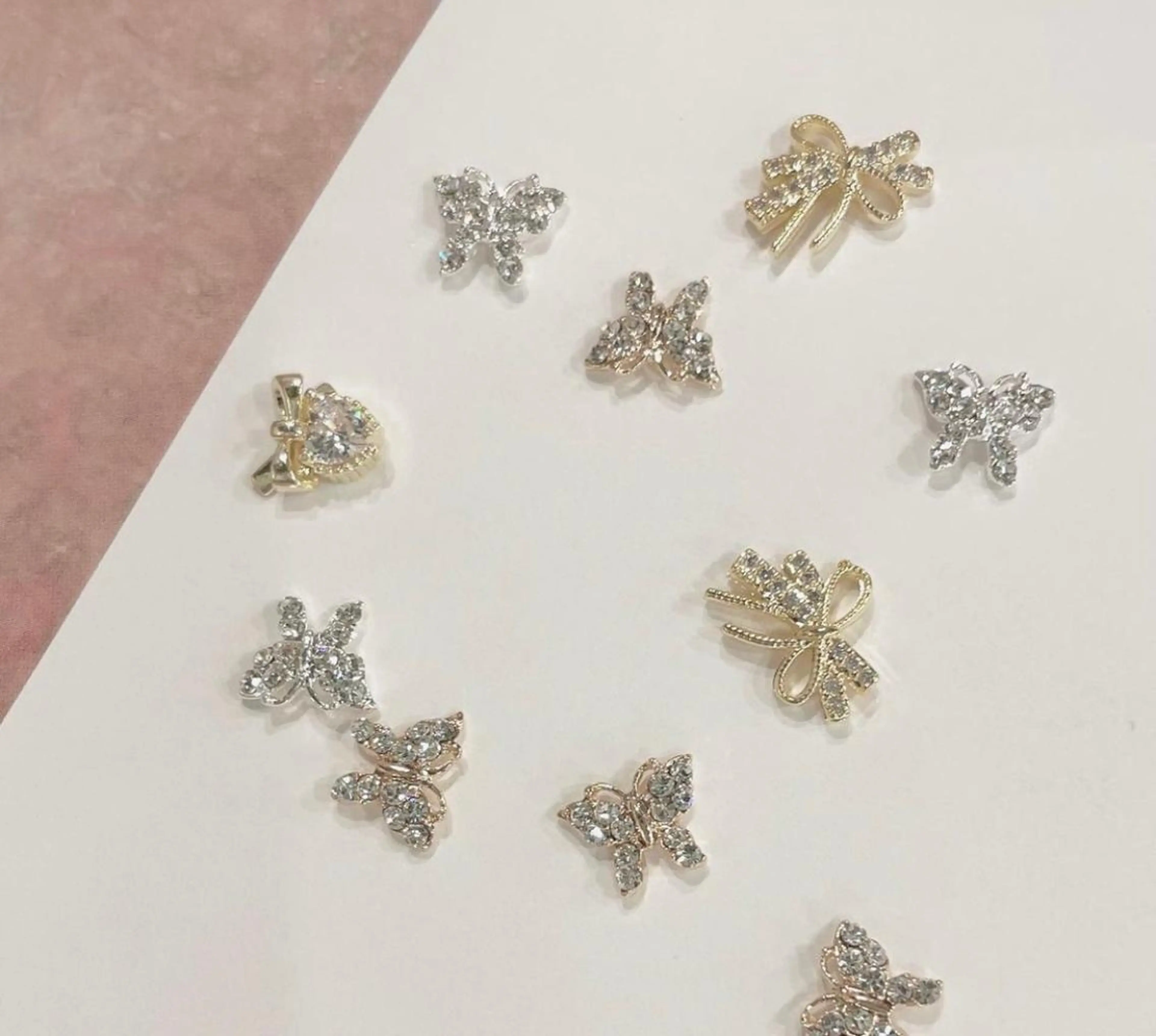 ネイル アイブロウ 眉カラー 眉毛ワックス脱毛 オーロラネイル クリアネイル 長さ出し 大塚眉毛|ハンドケア |肌管理の眉毛・アイブロウイメージ