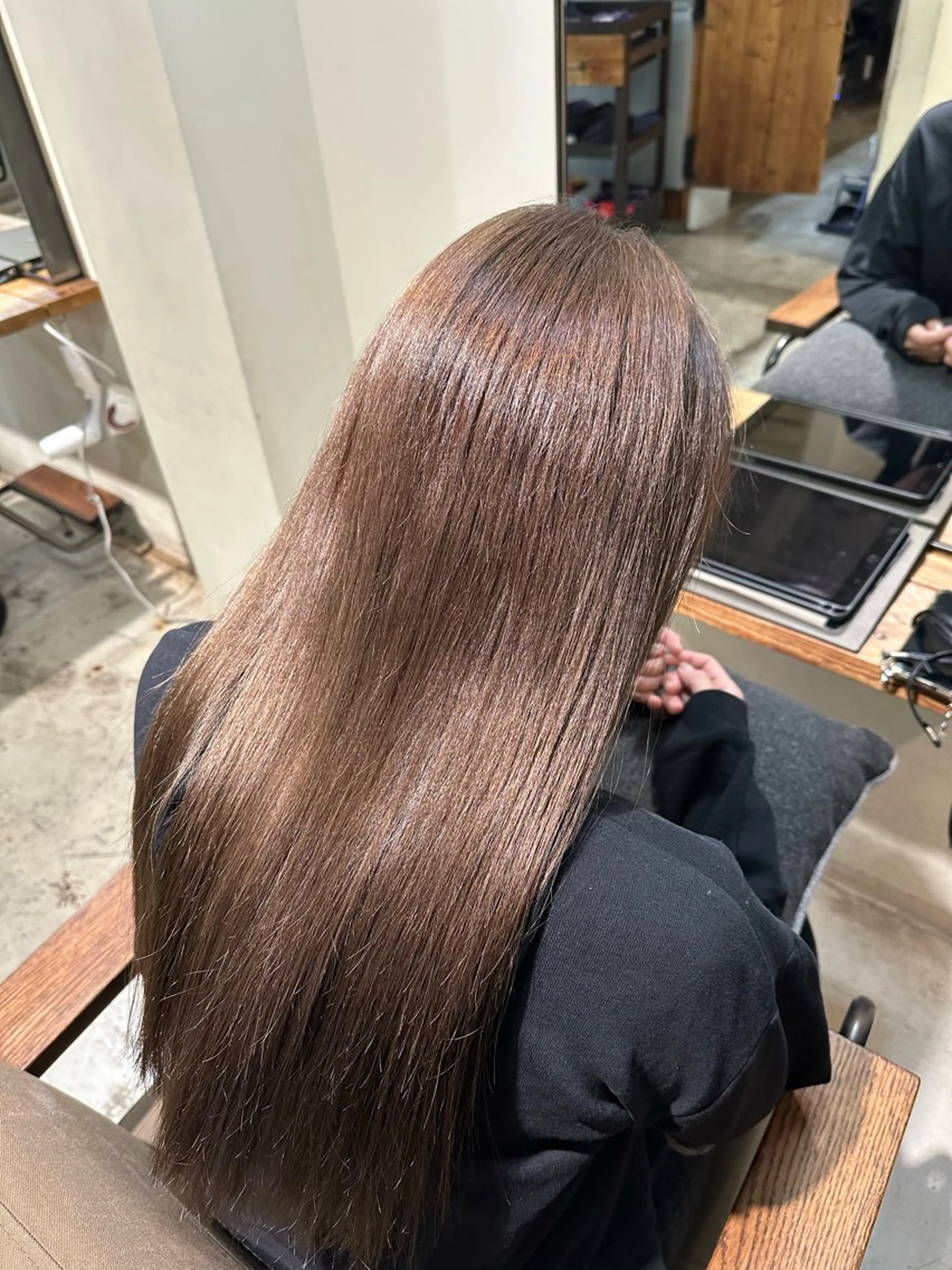 ロング カラー 透明感カラー グレージュ 生駒 恵実のヘアスタイル