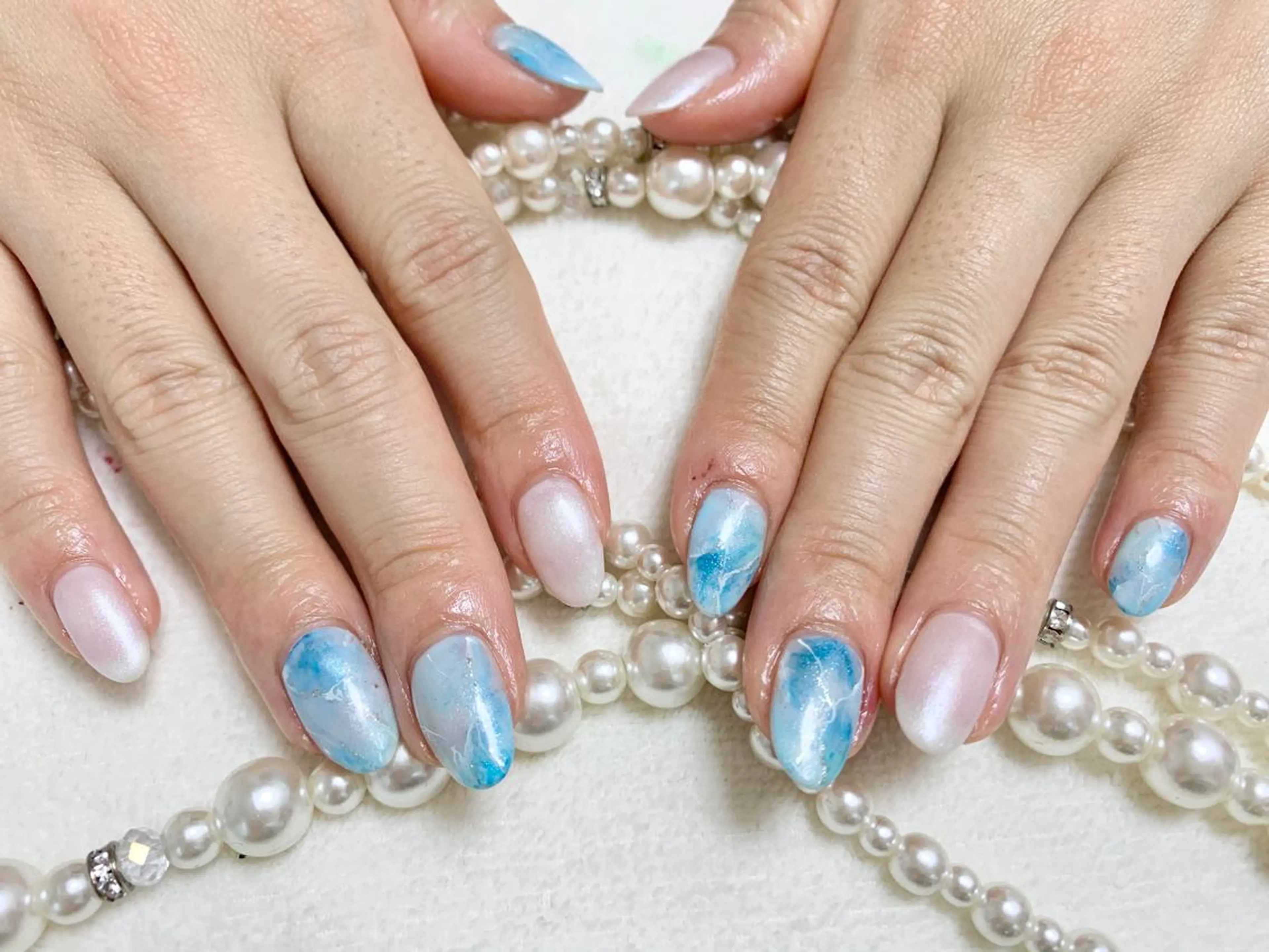 ネイル 水色 手塚 里奈のネイルデザイン
