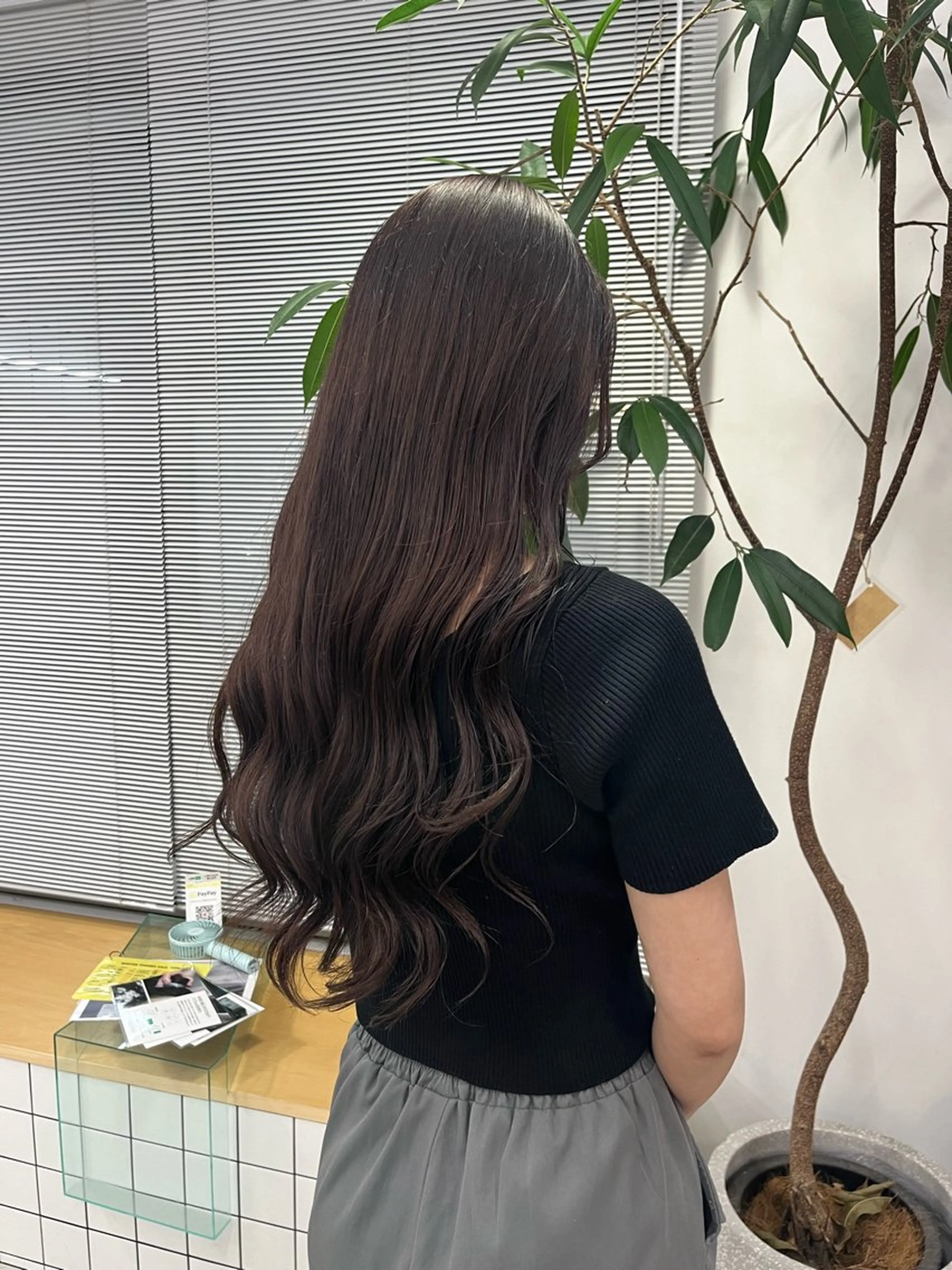 ロング カラー ブラウンカラー 透明感カラー ラベンダーカラー chika/艶カラー /似合わせカラーのヘアスタイル