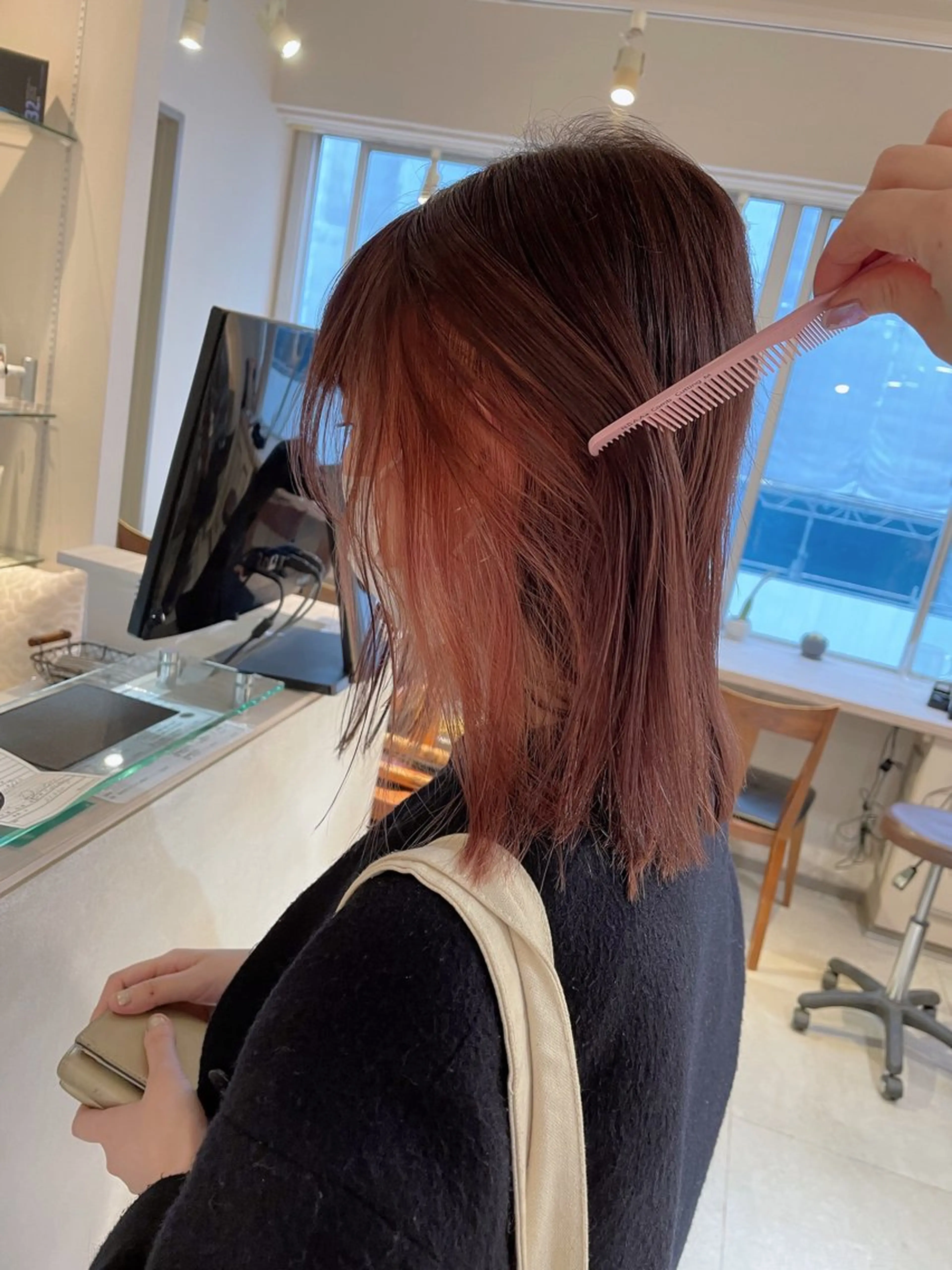 セミロング カラー ブリーチ ピンクカラー 切りっぱなしボブ ソノキユウカのヘアスタイル