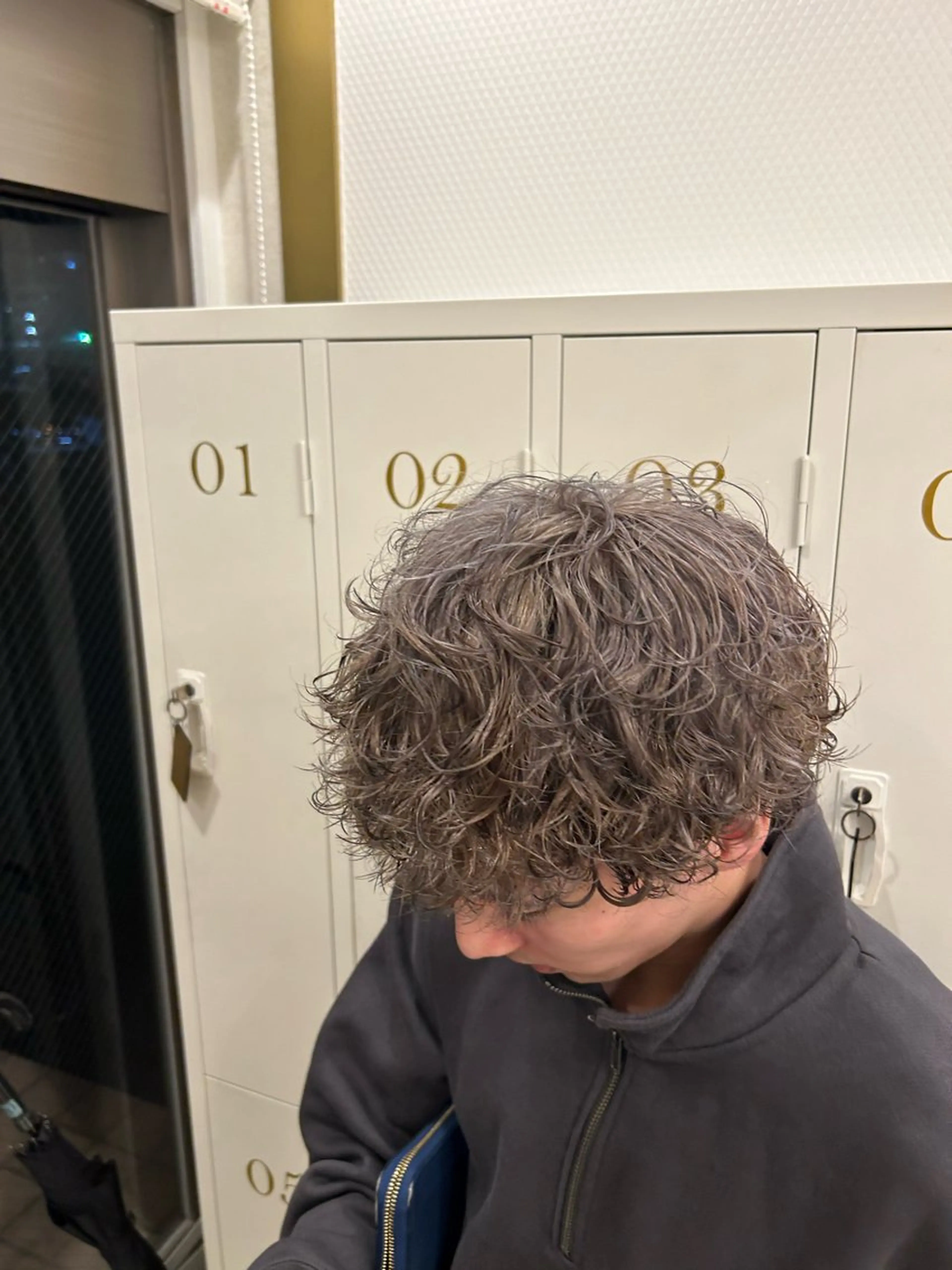 カラー ダブルカラー 善財 康葵のヘアスタイル