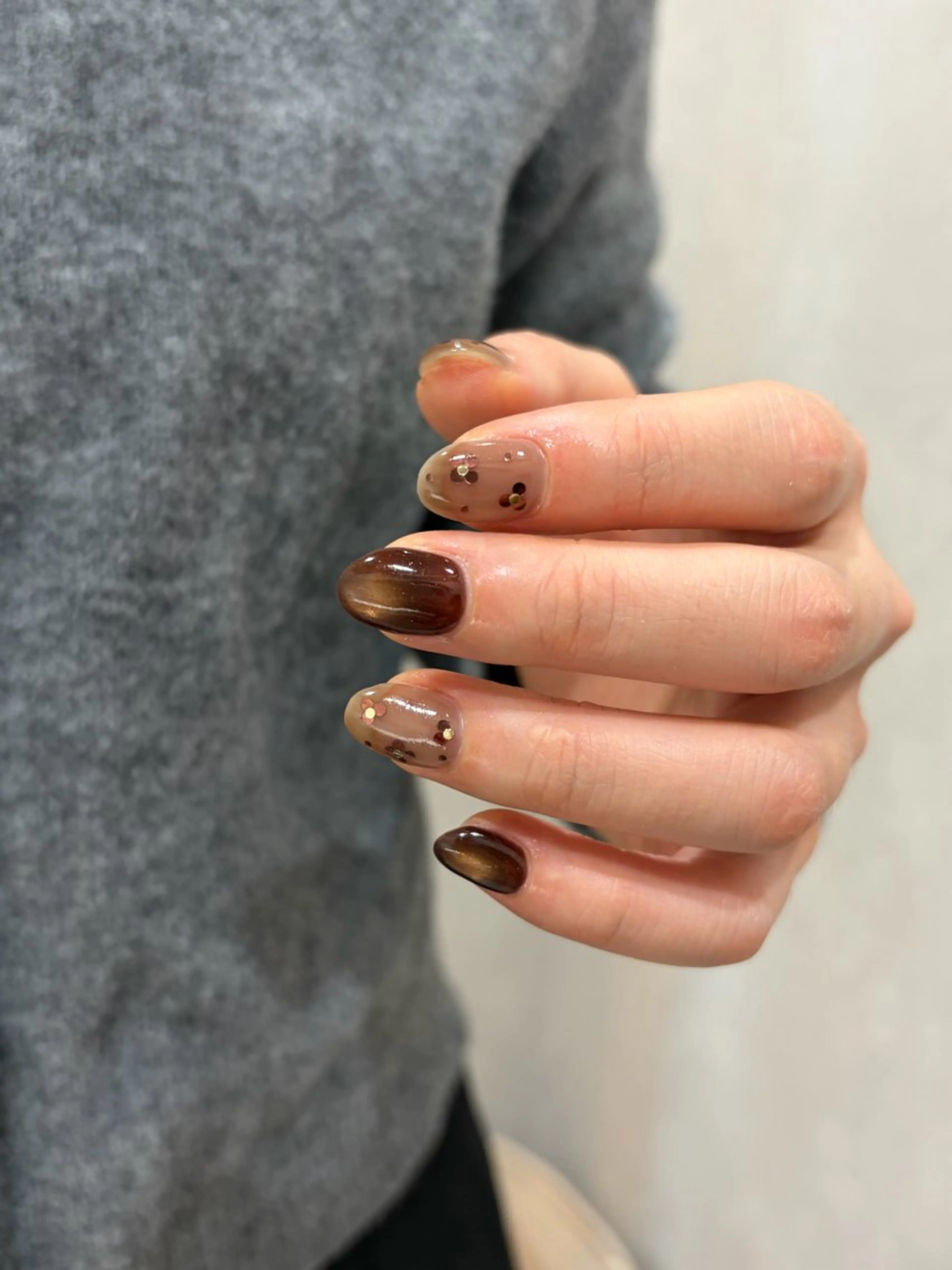 ネイル ブラウン ハンドネイル NINE_ SAKIのネイルデザイン