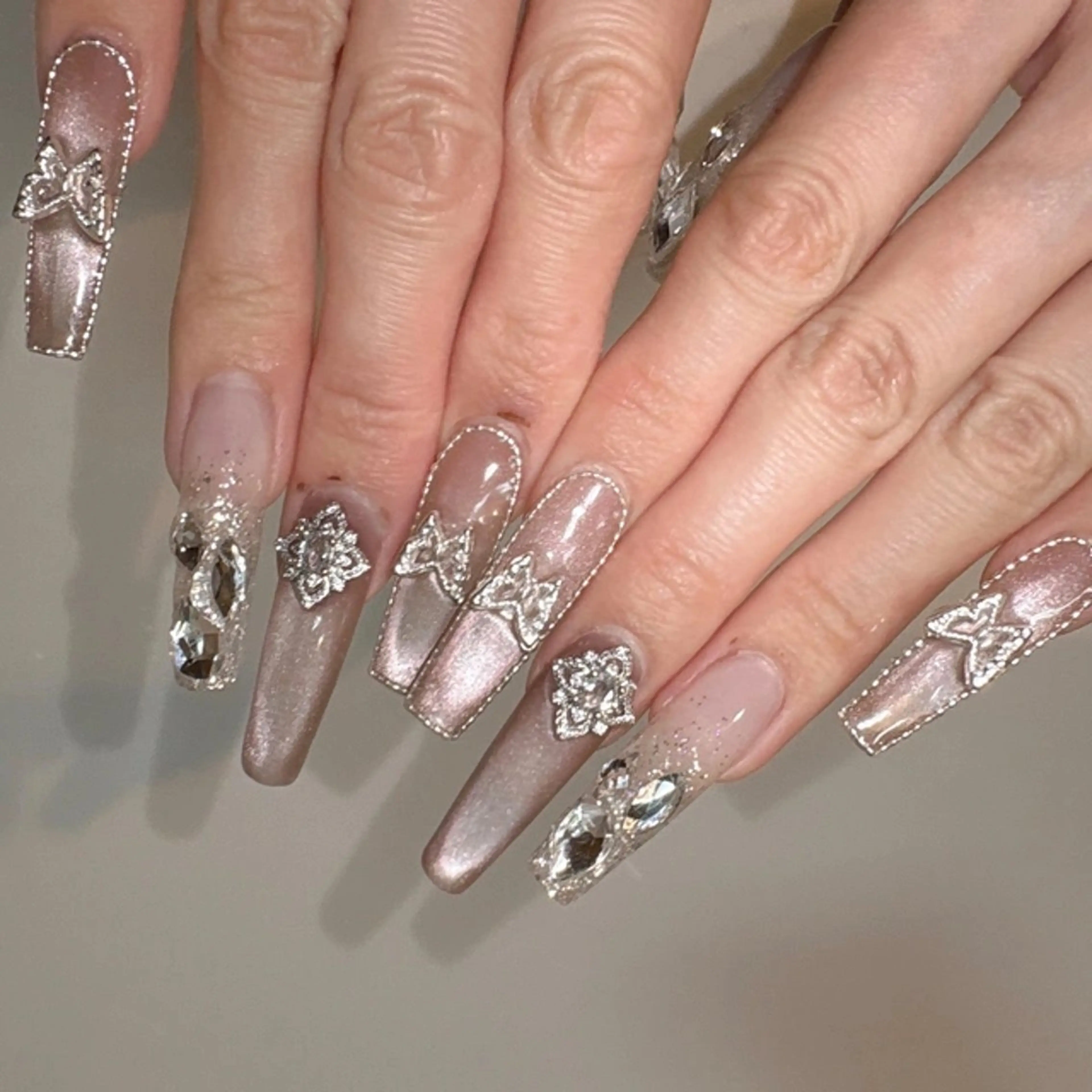 ネイル 長さ出し Nail Salon Dahlia所属・伊藤 紗樹のネイルデザイン