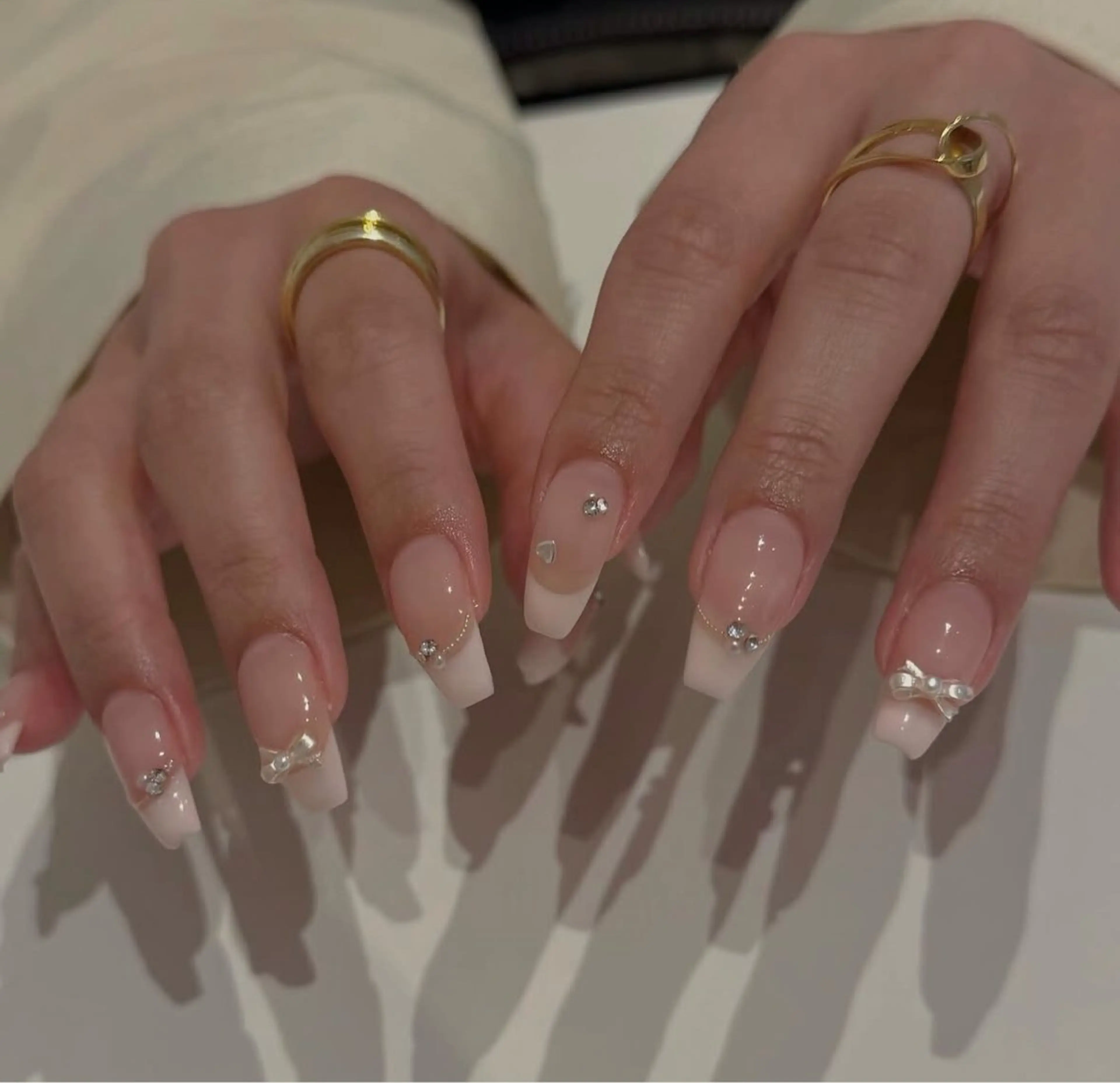 ネイル 長さ出し グラデーション キラキラネイル 韓国ネイル ラメ(グリッター) ハンドネイル ハンドケア Chisa Nail Studio所属・チ サのネイルデザイン