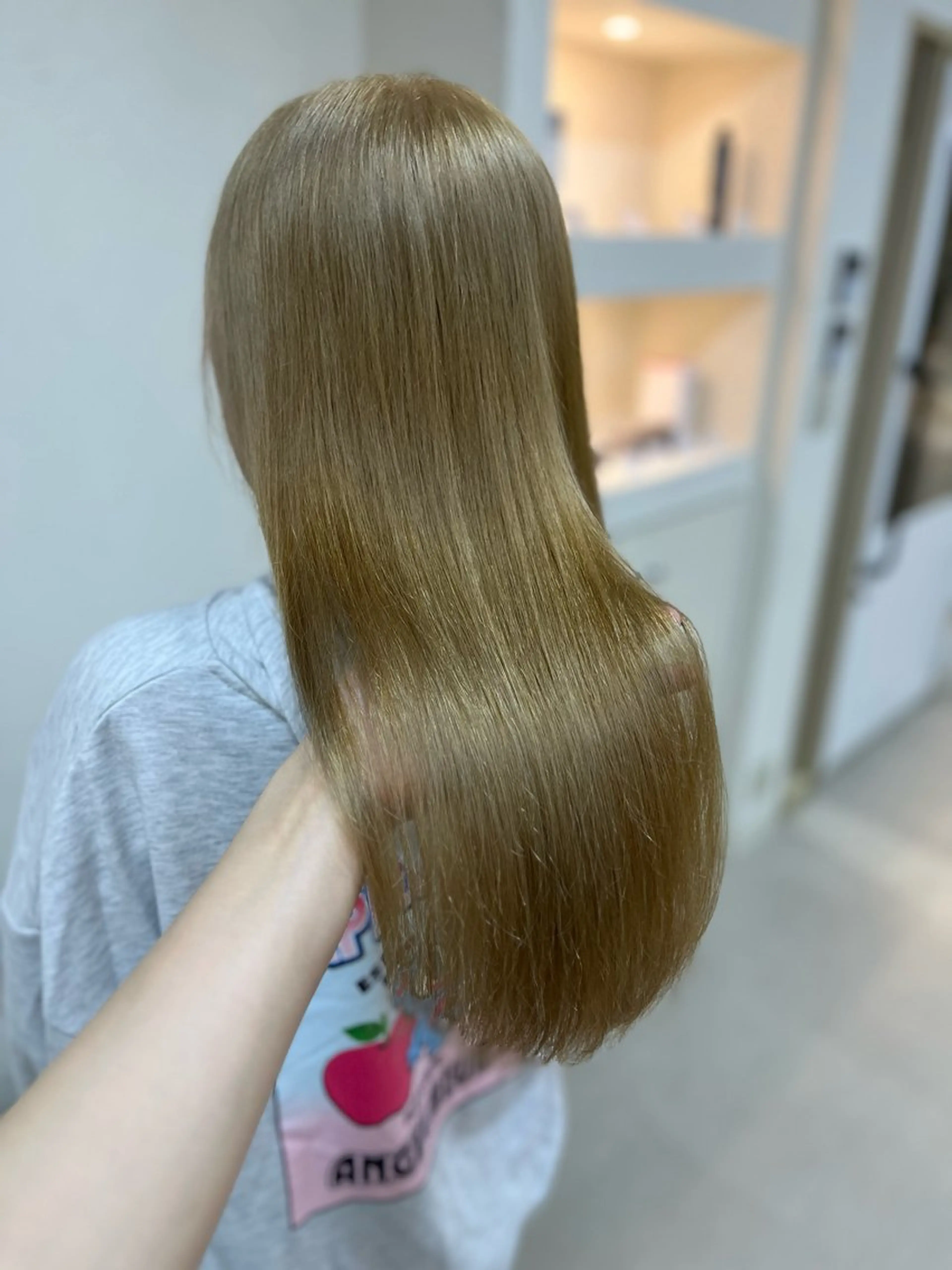 ロング カラー Lamp 柏 山口 か乃 ブリーチカラーのヘアスタイル