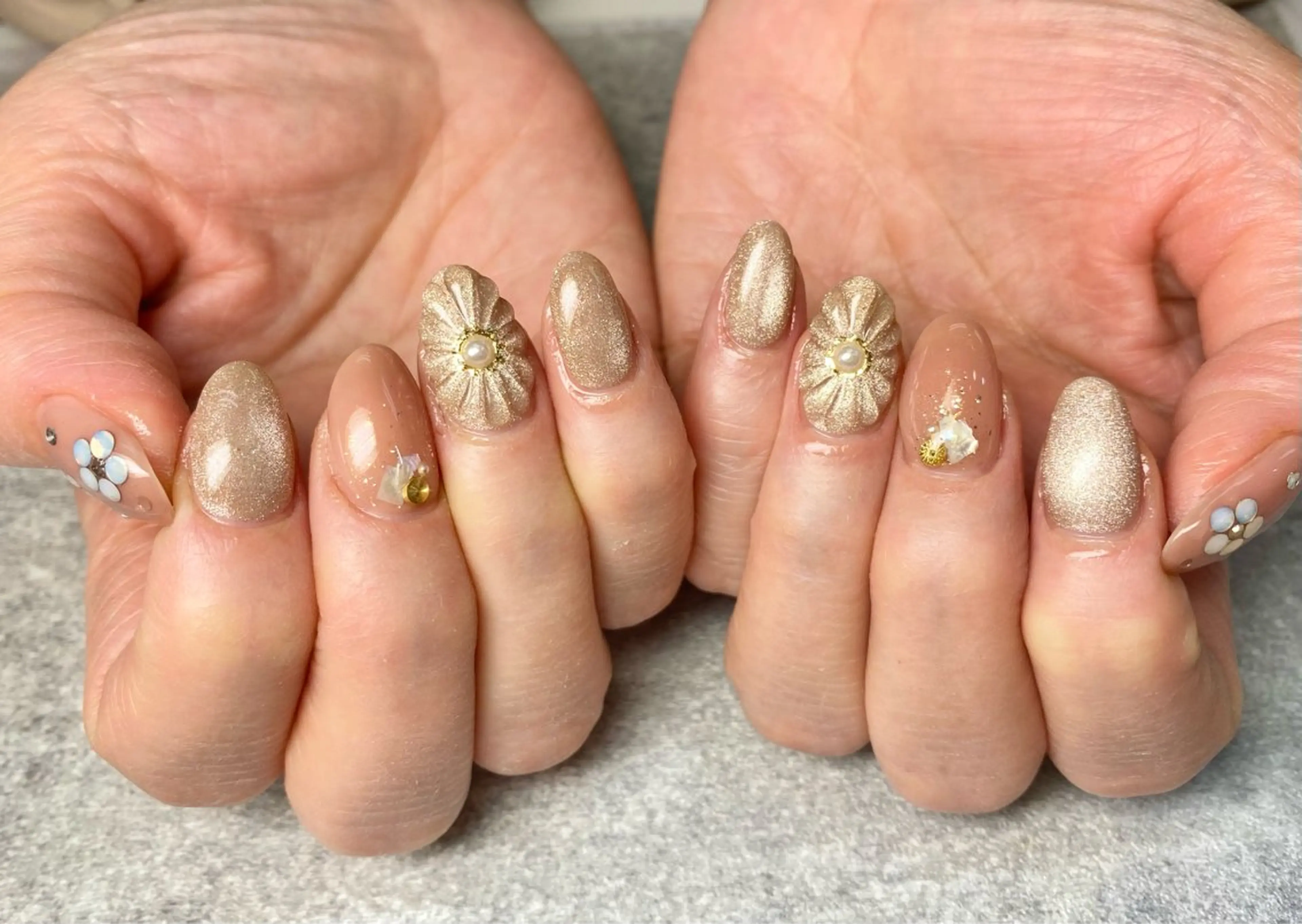 ネイル フラワーネイル マグネットネイル ニュアンスネイル ぷっくりネイル Jebel Beauty所属・Jebel Beauty Miuの眉毛・アイブロウイメージ