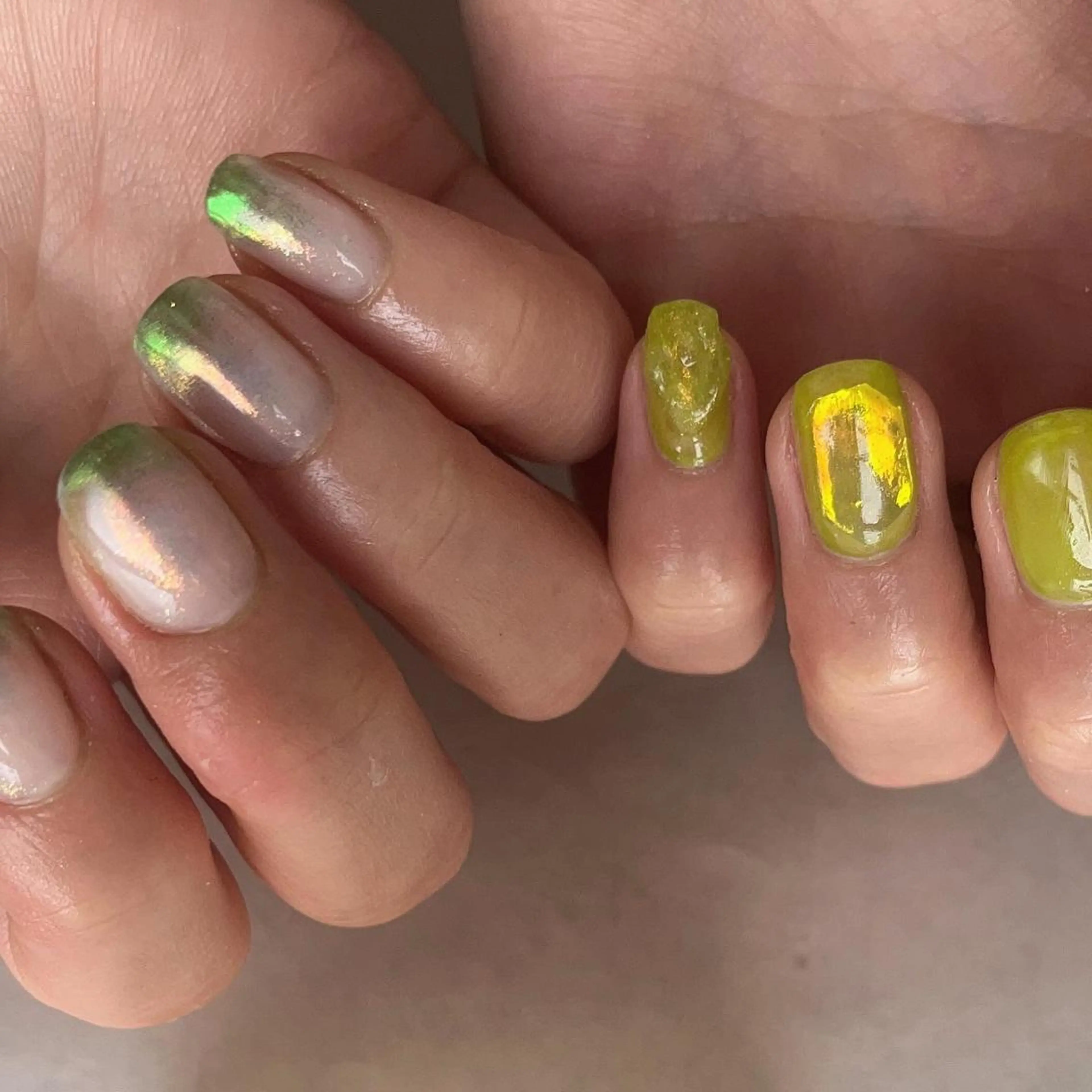 ネイル オーロラネイル 氷ネイル・うるうるネイル フリーランス¨̮⃝ ネイリストOKADAのネイルデザイン