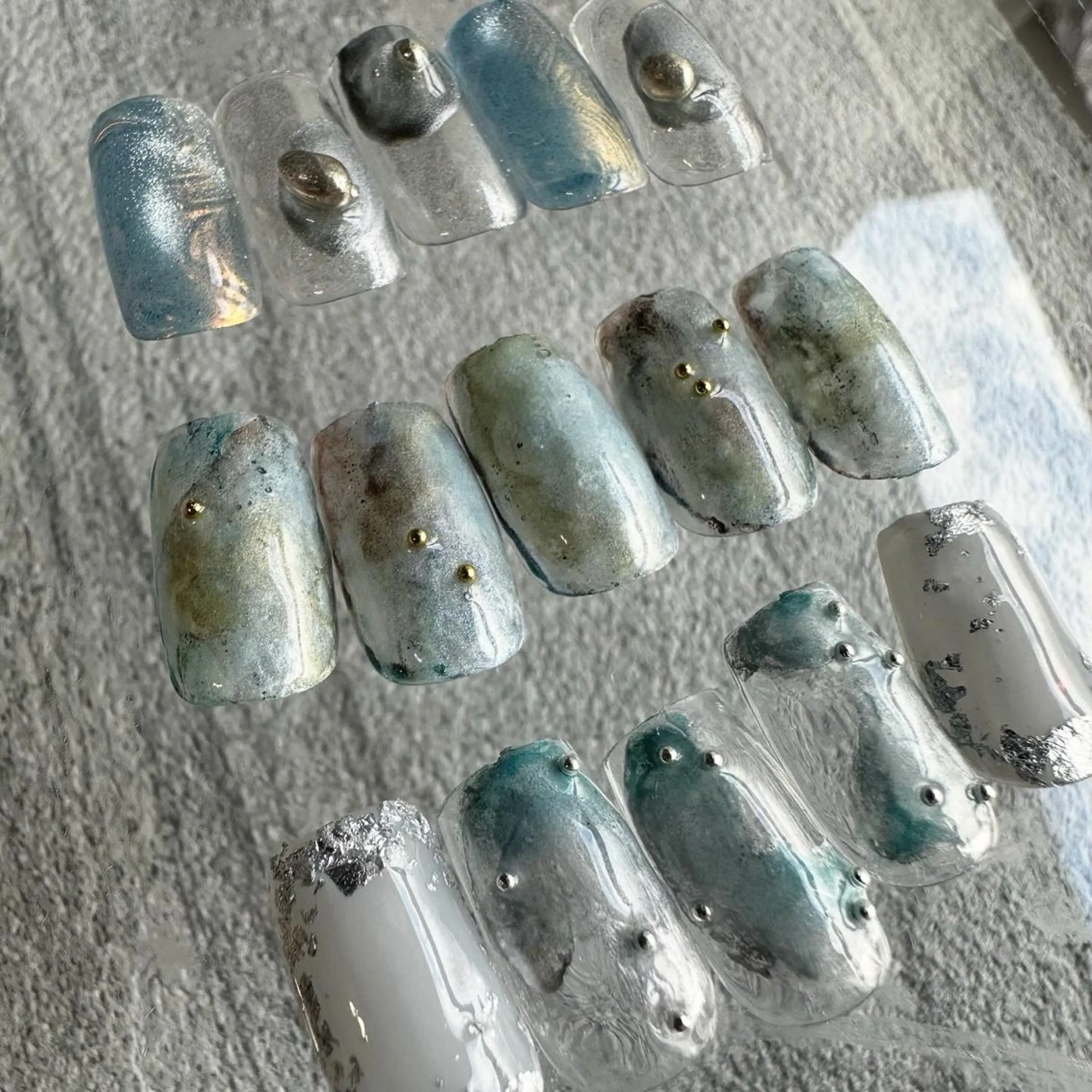 ネイル ブルー フットネイル マグネットネイル ミラーネイル ニュアンスネイル ハンドネイル nailsalon Daphneのネイルデザイン