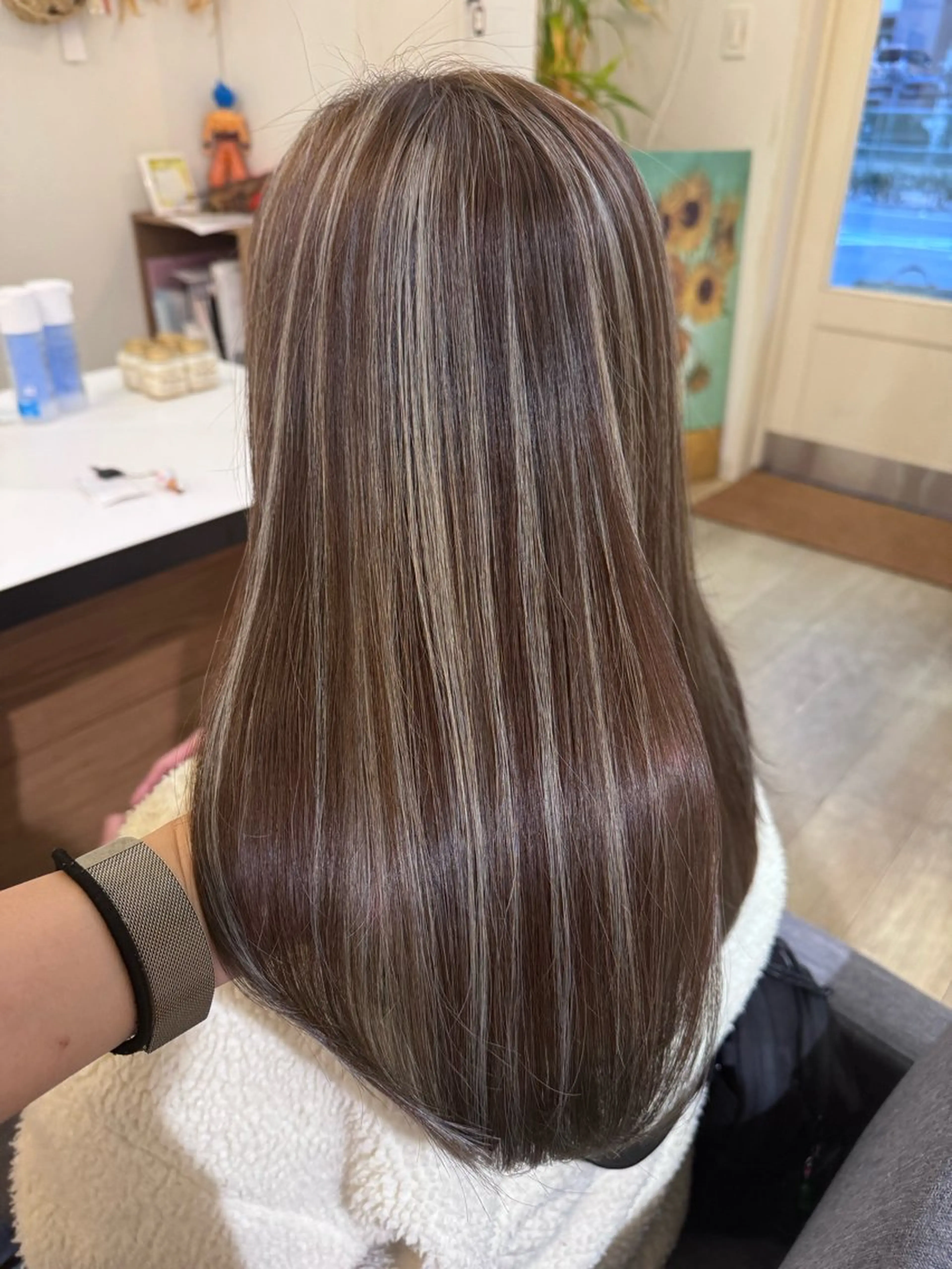 セミロング ハイライト カット ヘアカラー REVE by figaro所属・福井 珠乃のヘアスタイル