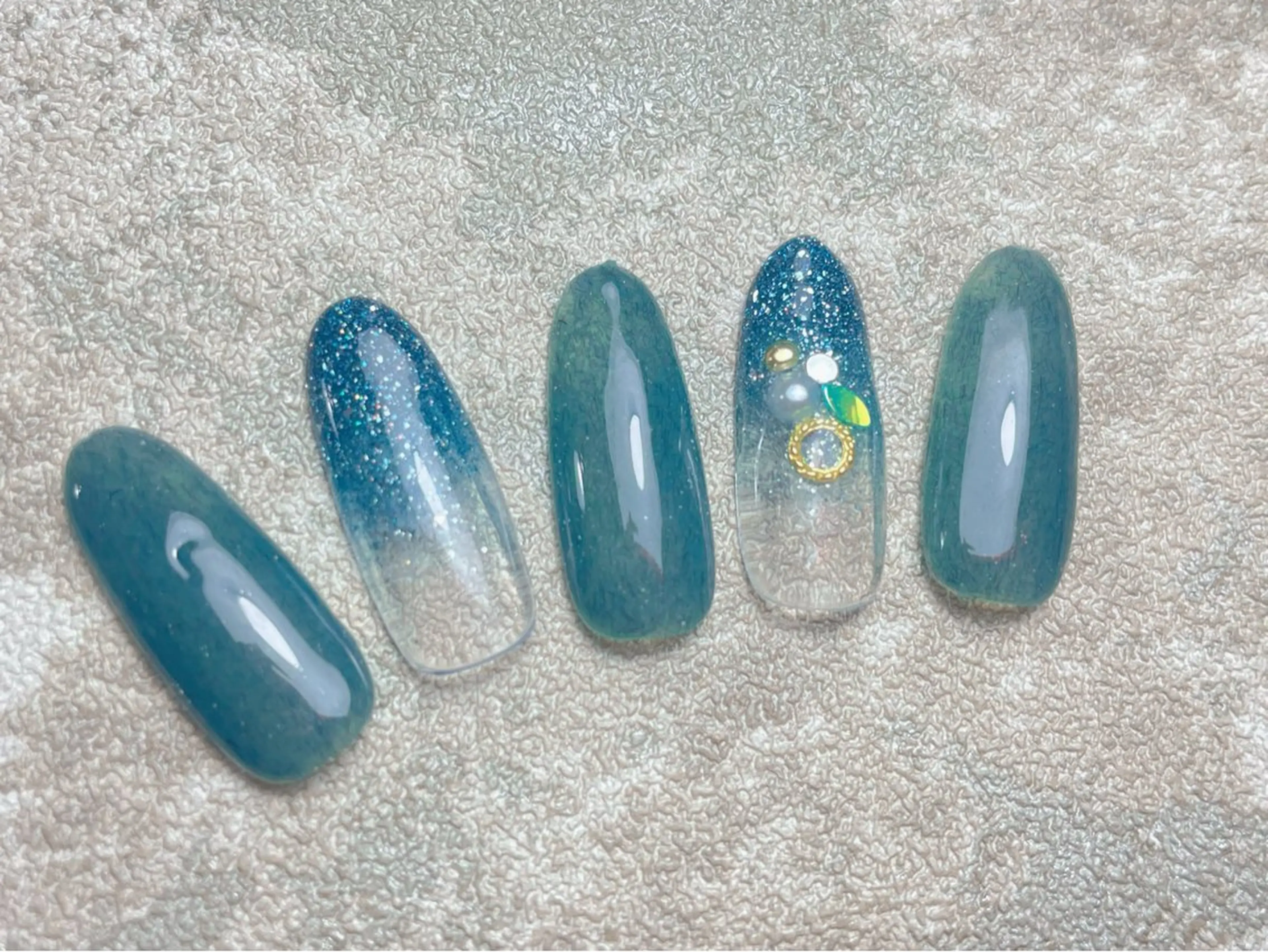 ネイル ハンドネイル マジックミラー所属・マジック ミラーのネイルデザイン