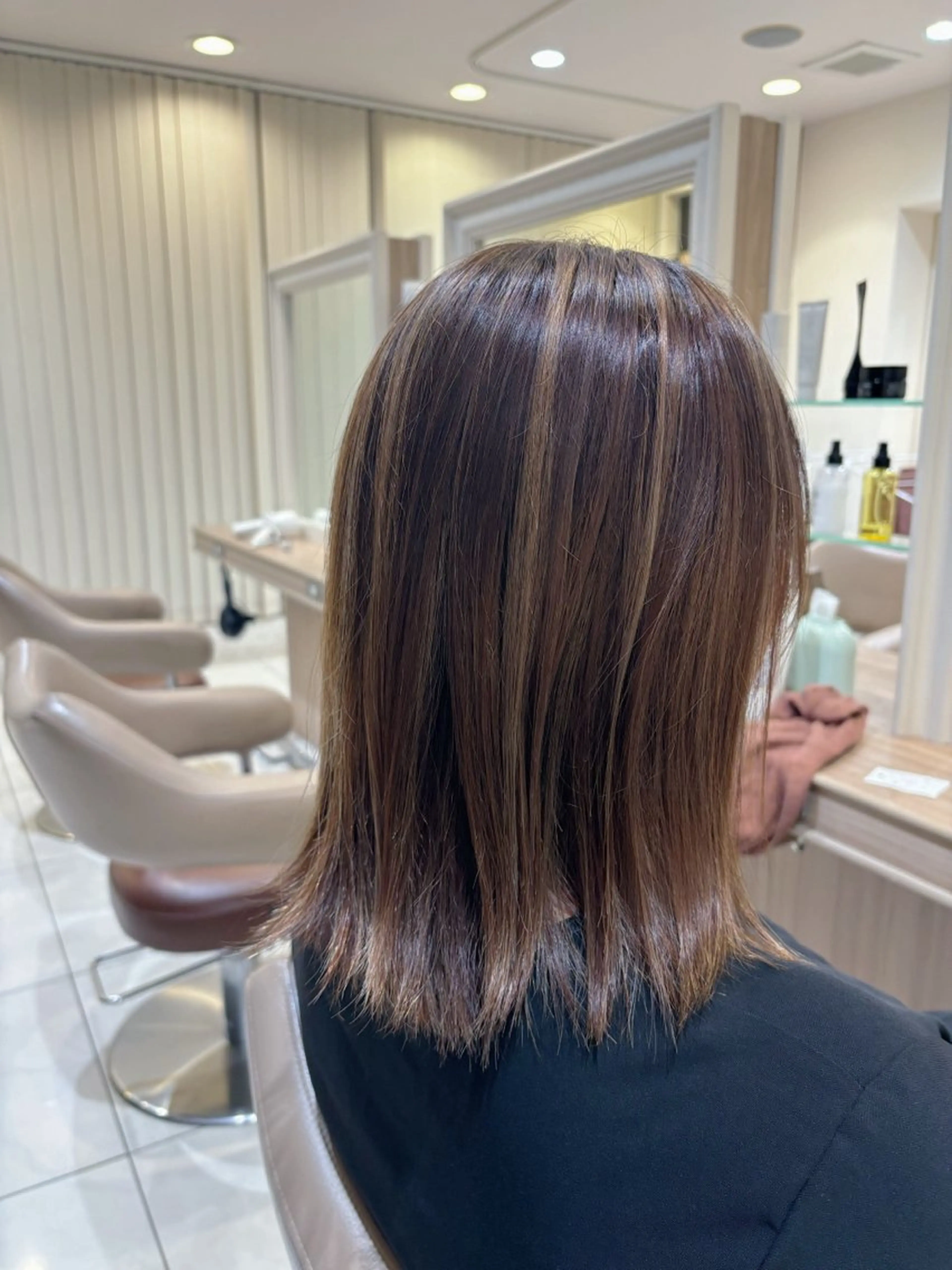 ミディアム カラー ヘアカラー ハイトーンカラー☁️ 西條 楓花のヘアスタイル