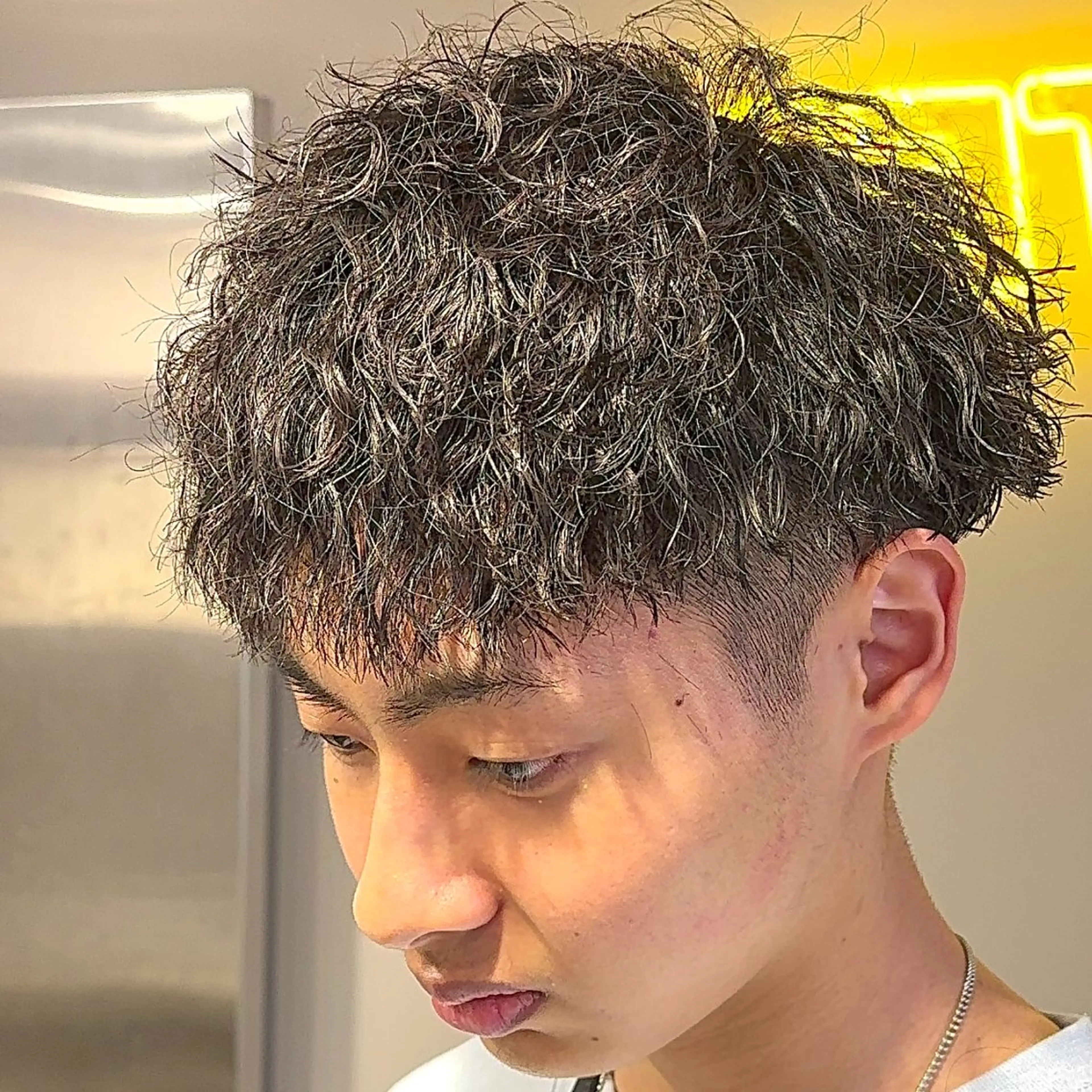 ショート パーマ ヘアアレンジ メンズ マッシュ メンズパーマ ショートヘア 顔まわりカット の達人のヘアスタイル